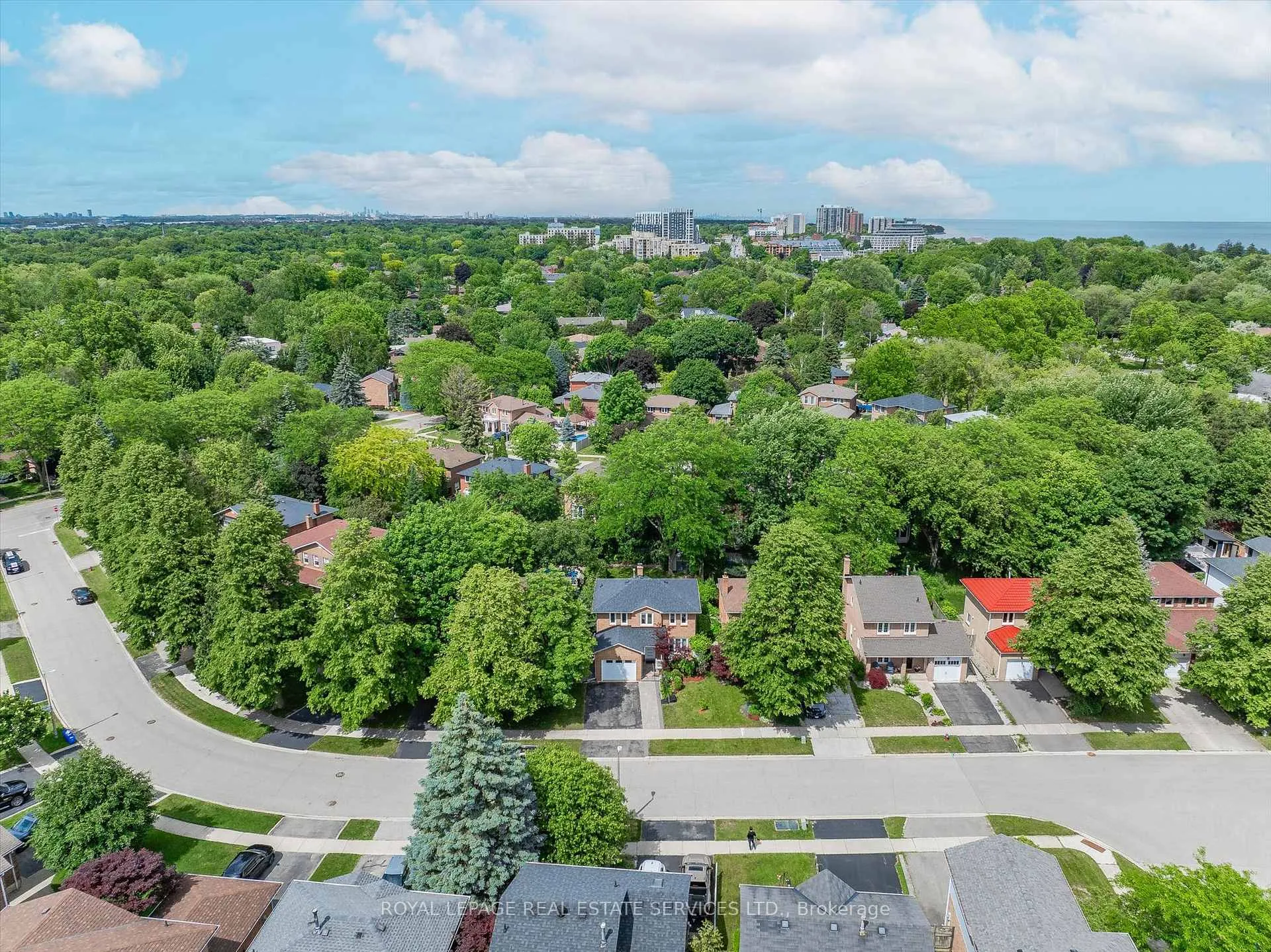 Photo 43 of 147 Speyside Drive, Oakville, Bronte — HOMEH