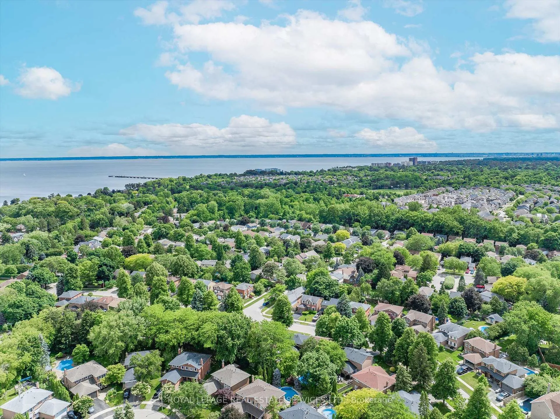 Photo 46 of 147 Speyside Drive, Oakville, Bronte — HOMEH