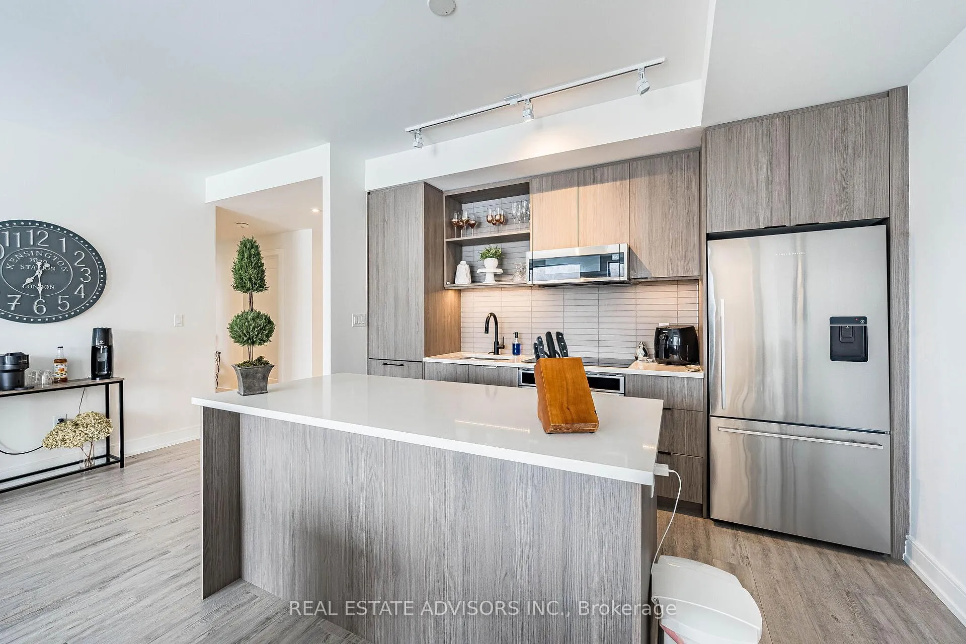 Photo 10 of Unit 716, 185 Dunlop Street E, Barrie, Lakeshore — HOMEH