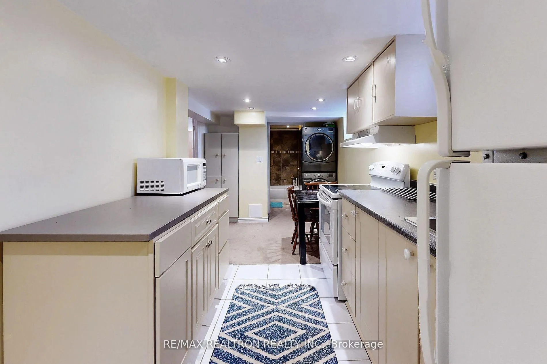 Photo 6 of Unit Lower, 84 Santamonica Boulevard, Scarborough, Clairlea-Birchmount — HOMEH