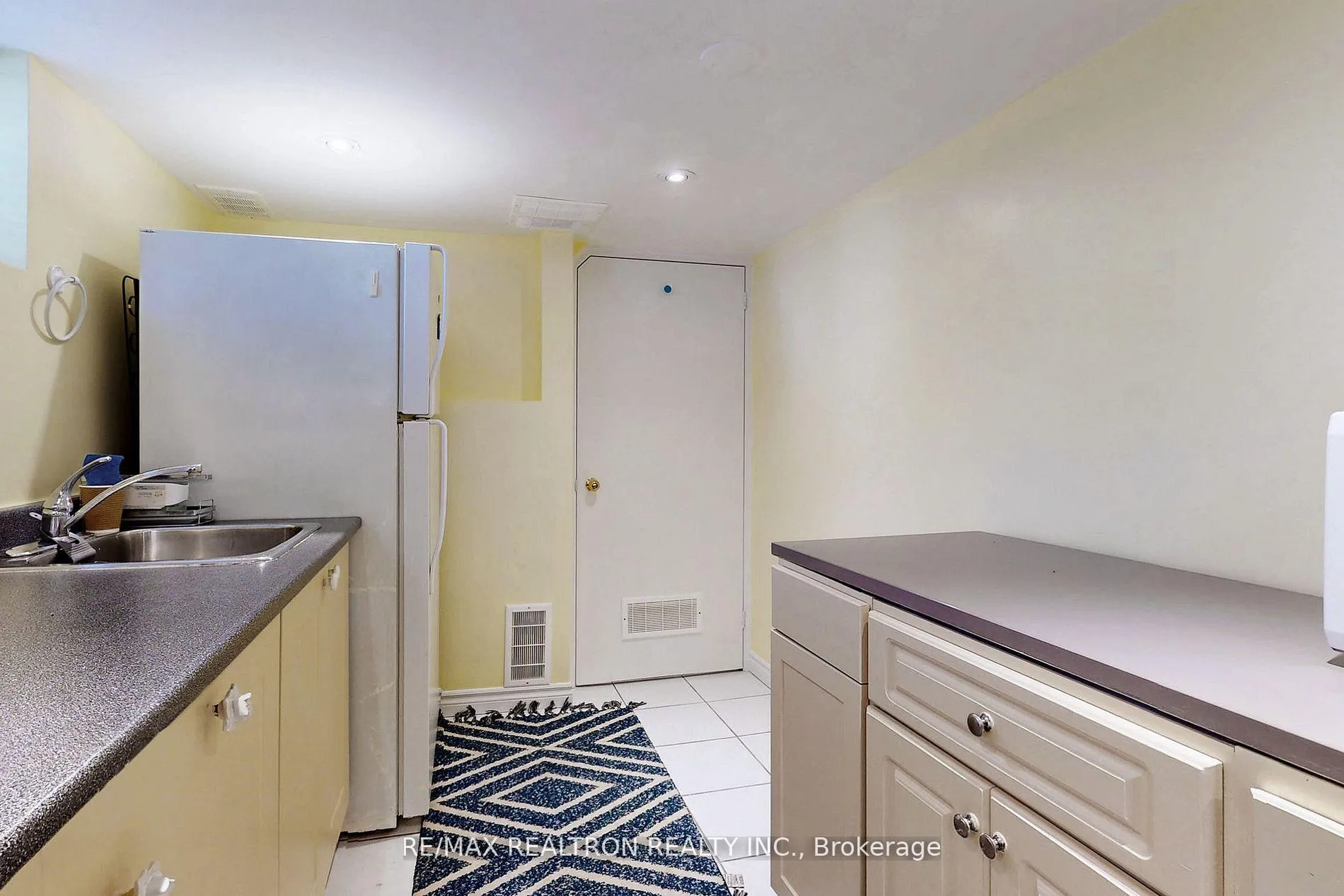 Photo 10 of Unit Lower, 84 Santamonica Boulevard, Scarborough, Clairlea-Birchmount — HOMEH