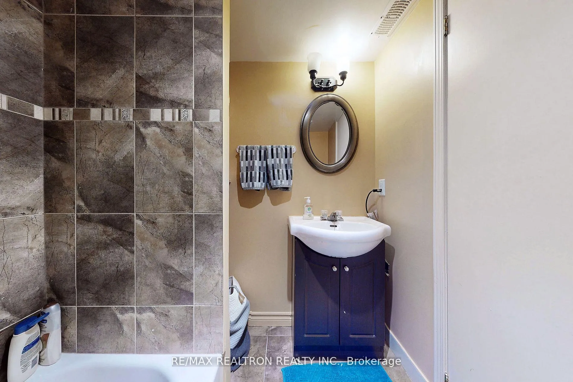 Photo 12 of Unit Lower, 84 Santamonica Boulevard, Scarborough, Clairlea-Birchmount — HOMEH