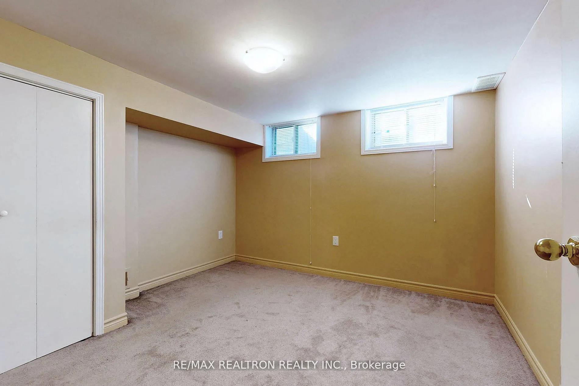 Photo 14 of Unit Lower, 84 Santamonica Boulevard, Scarborough, Clairlea-Birchmount — HOMEH