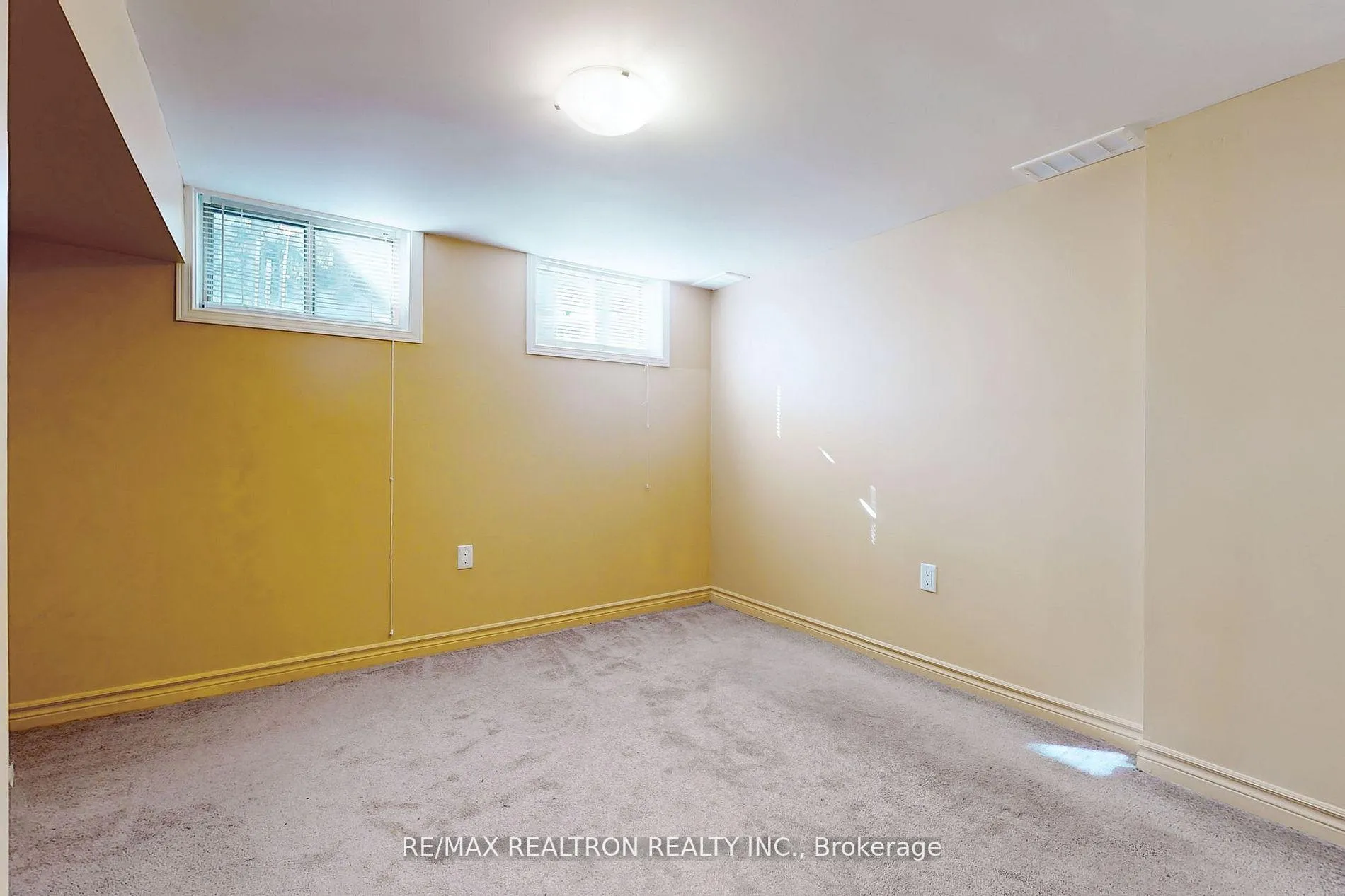 Photo 18 of Unit Lower, 84 Santamonica Boulevard, Scarborough, Clairlea-Birchmount — HOMEH