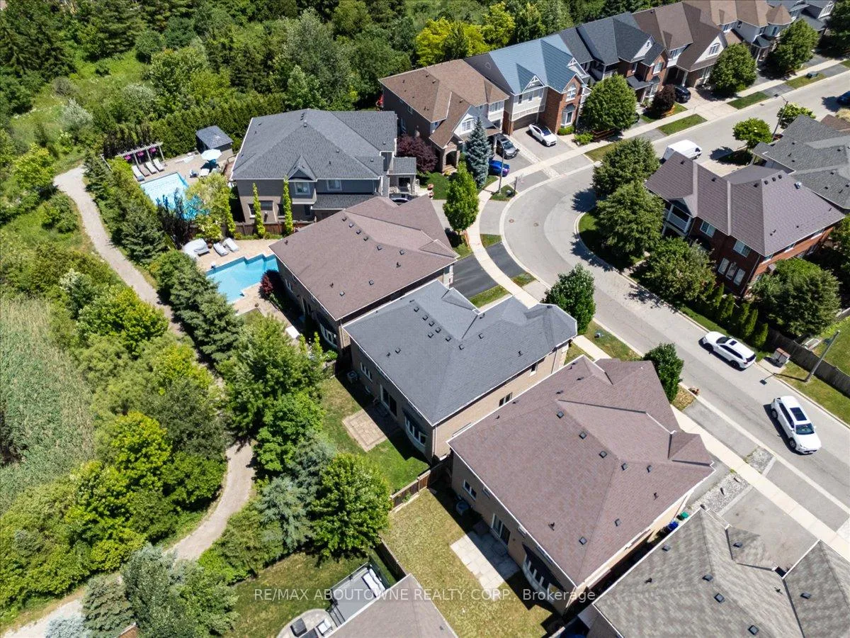 Photo 4 of 2383 Calloway Drive, Oakville, Westmount — HOMEH