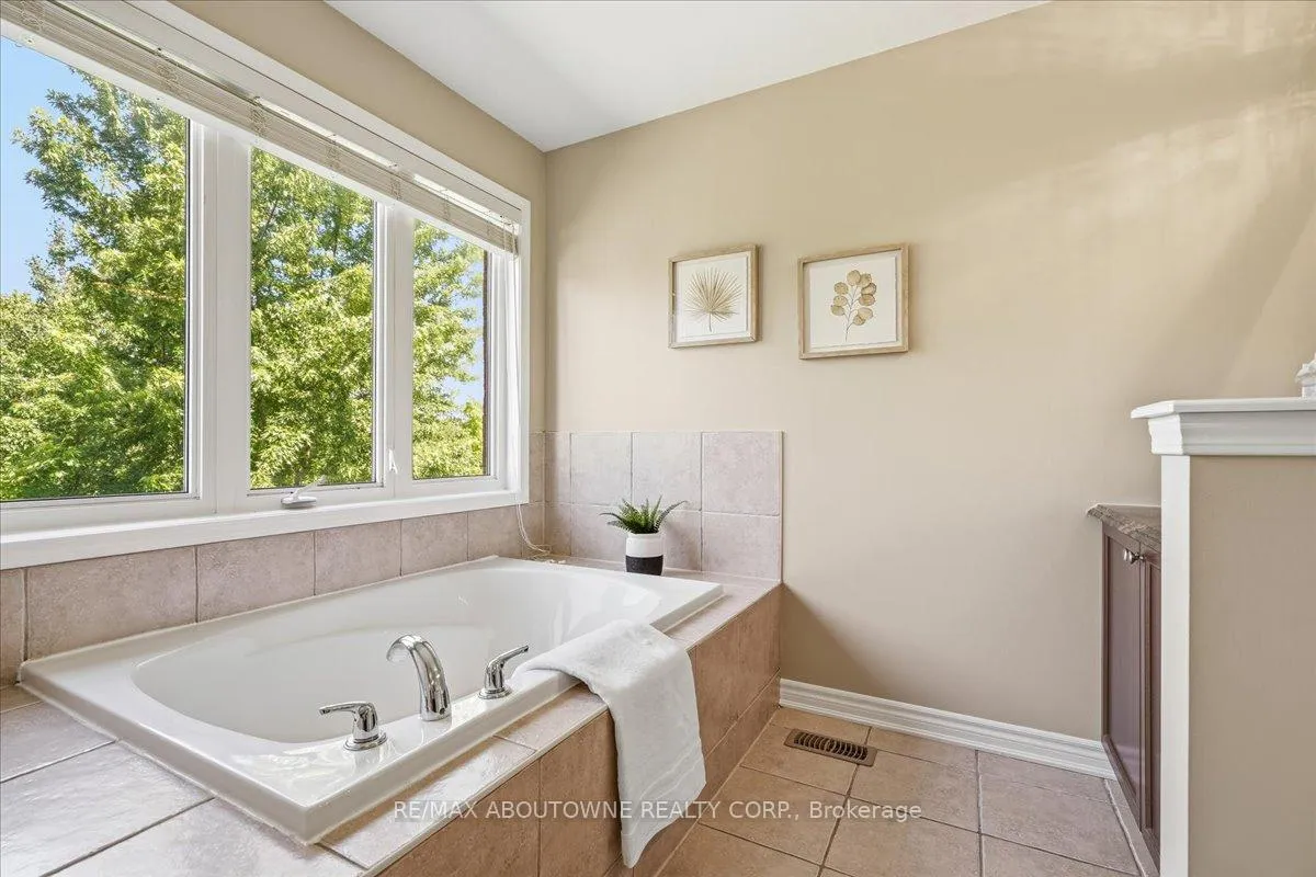 Photo 30 of 2383 Calloway Drive, Oakville, Westmount — HOMEH