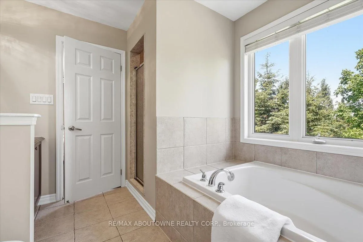 Photo 31 of 2383 Calloway Drive, Oakville, Westmount — HOMEH