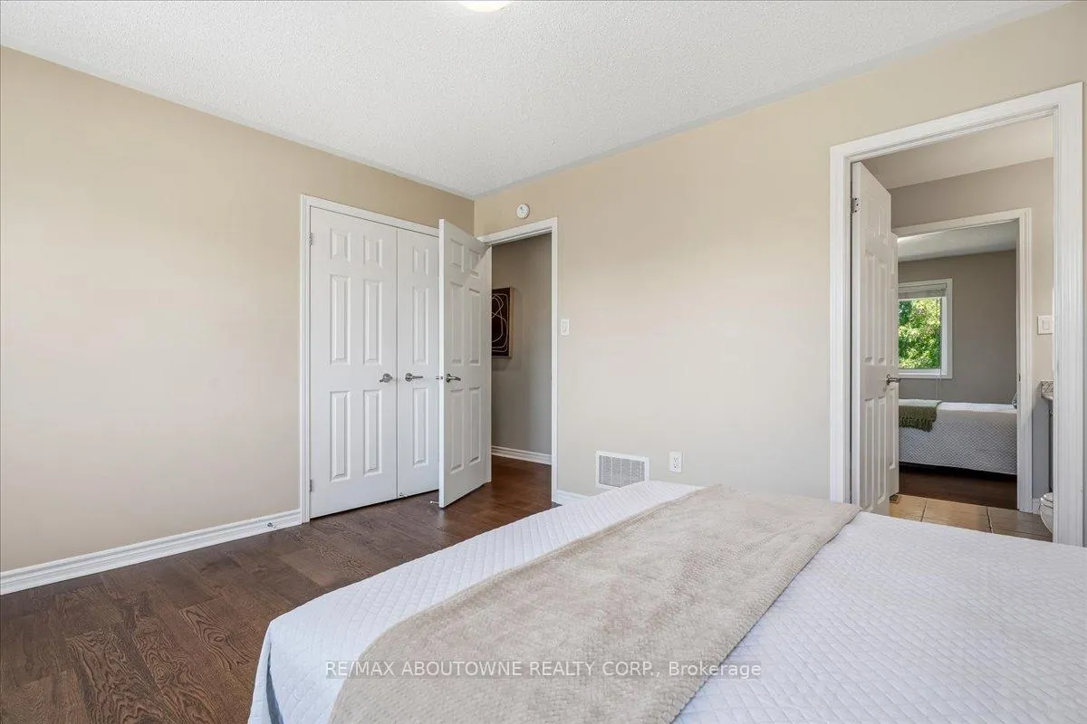 Photo 35 of 2383 Calloway Drive, Oakville, Westmount — HOMEH