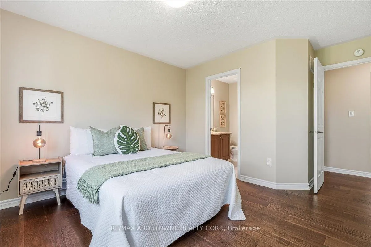 Photo 38 of 2383 Calloway Drive, Oakville, Westmount — HOMEH