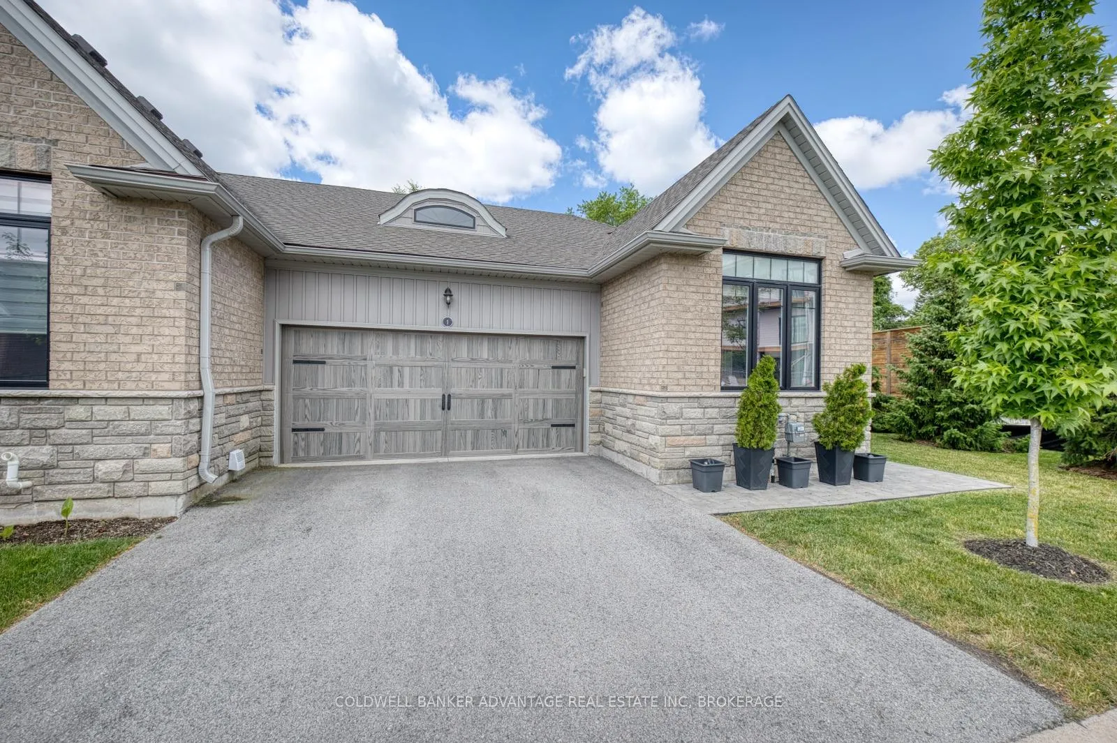 Photo 1 of 1 Borden Trail, Welland, Prince Charles — HOMEH
