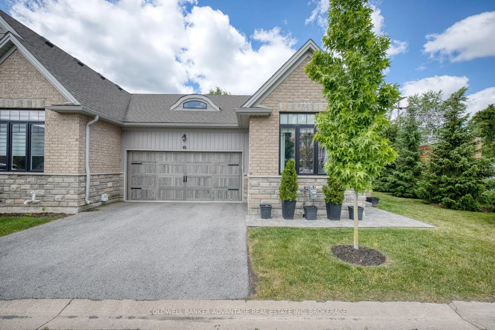 Photo 2 of 1 Borden Trail, Welland, Prince Charles — HOMEH