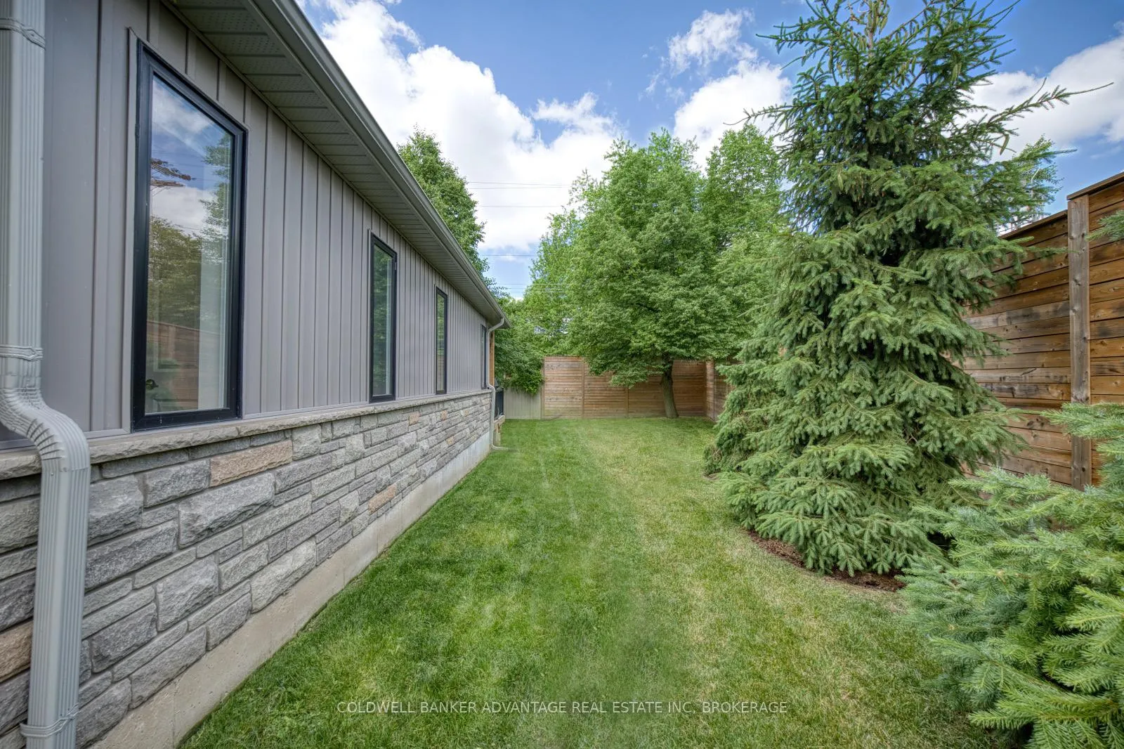 Photo 4 of 1 Borden Trail, Welland, Prince Charles — HOMEH