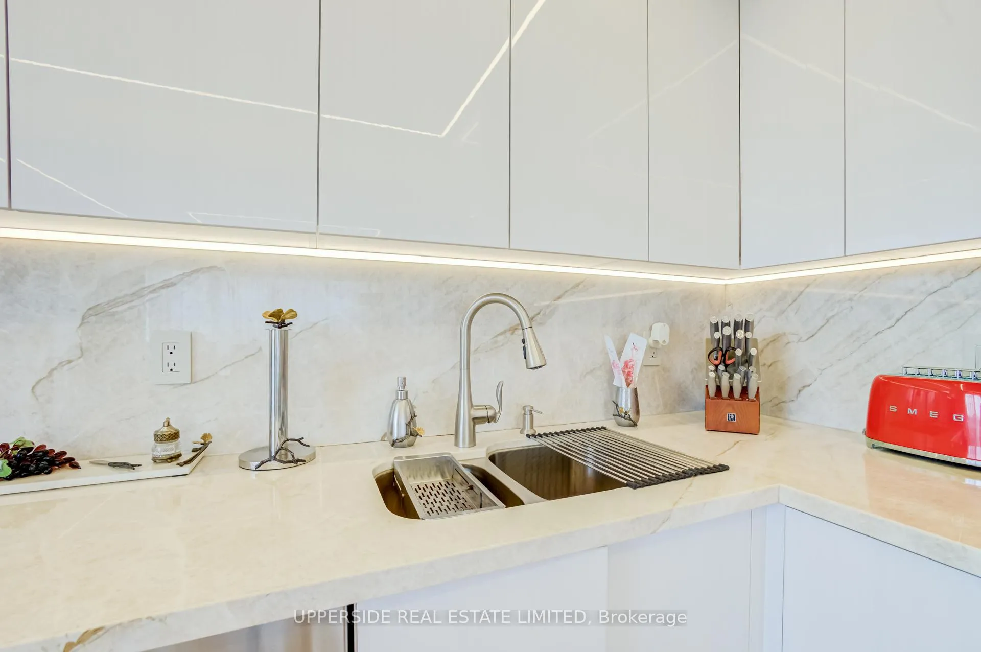 Photo 14 of Unit 1204, 91 Townsgate Drive, Vaughan, Crestwood-Springfarm-Yorkhill — HOMEH