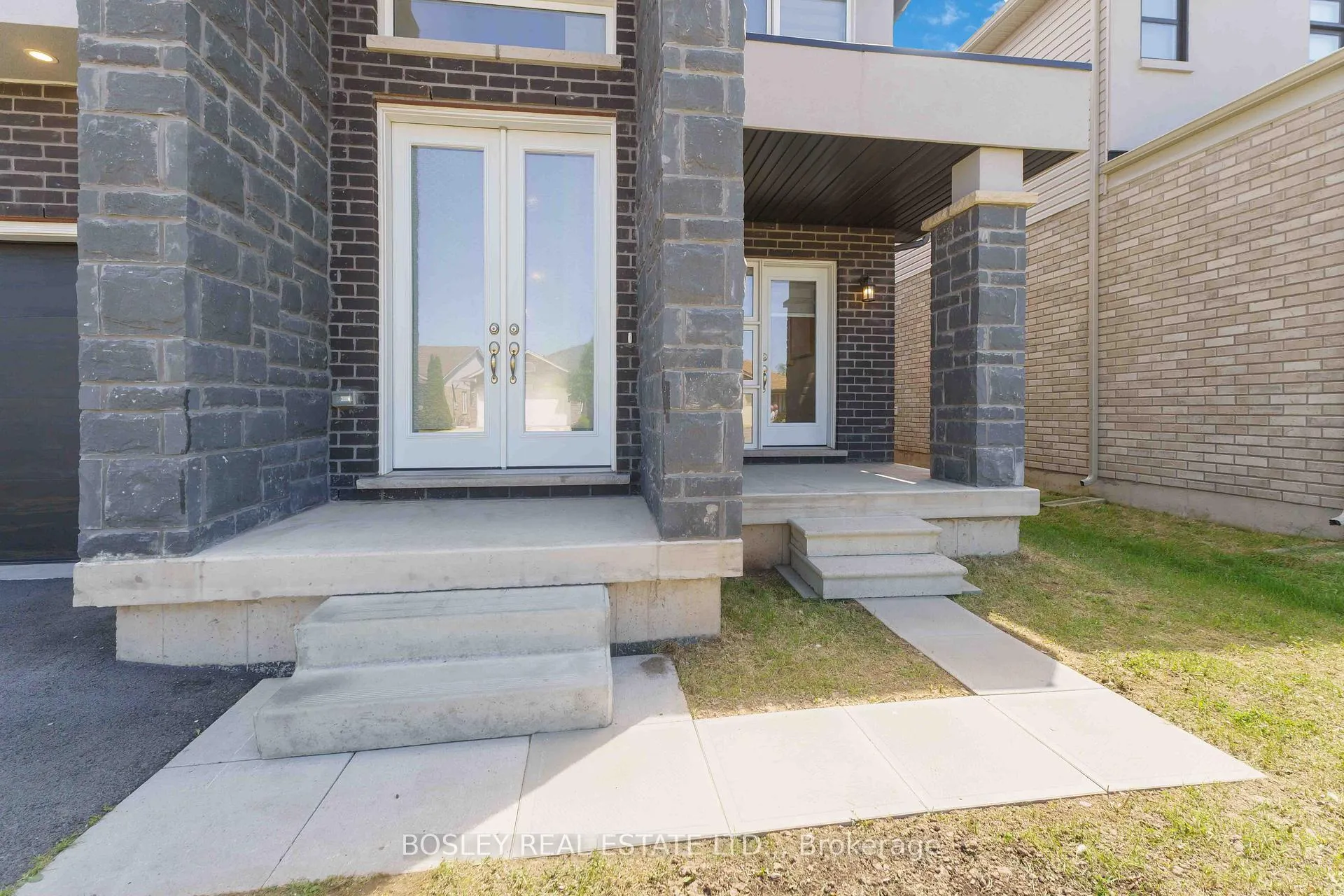 Photo 3 of 8052 Citation Road, Niagara Falls, Ascot — HOMEH