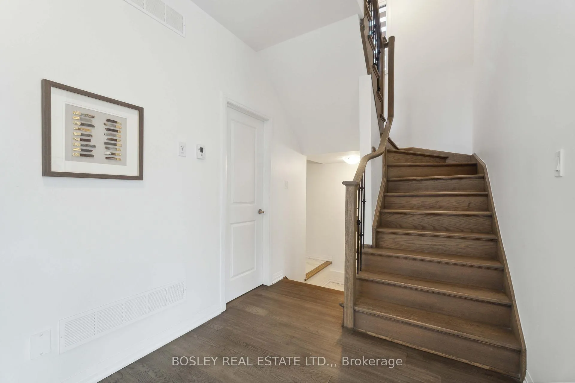 Photo 7 of 8052 Citation Road, Niagara Falls, Ascot — HOMEH