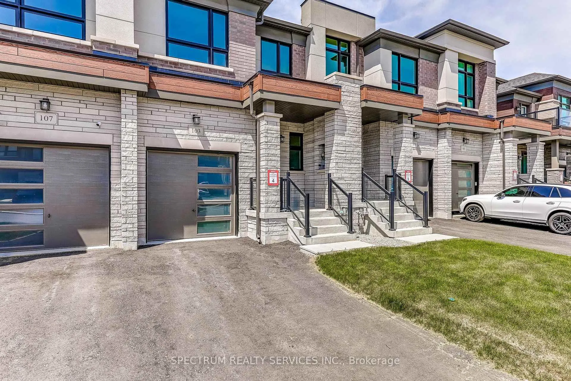 Photo 4 of 103 Adario Crescent, Vaughan, Vellore Village — HOMEH