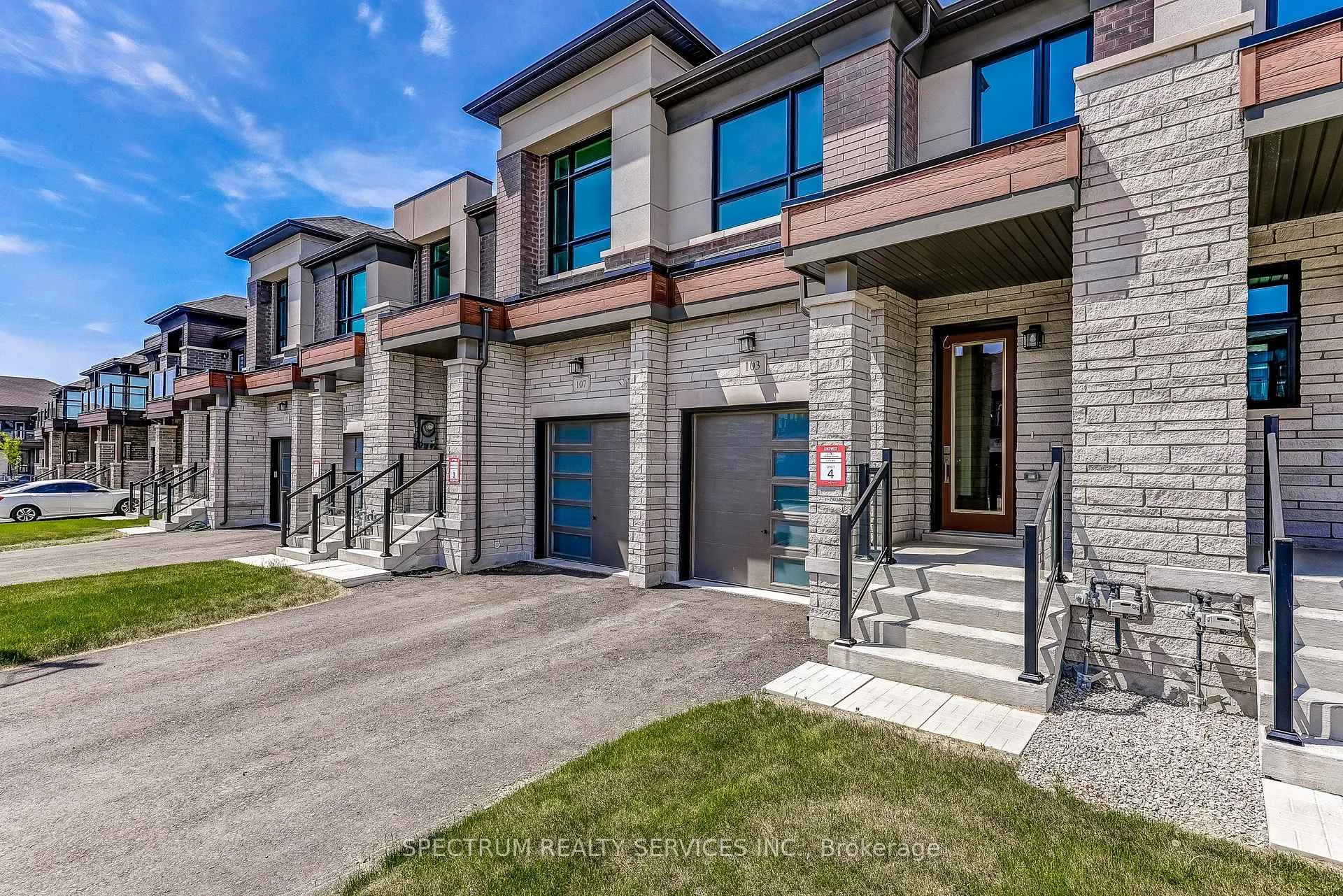 Photo 5 of 103 Adario Crescent, Vaughan, Vellore Village — HOMEH