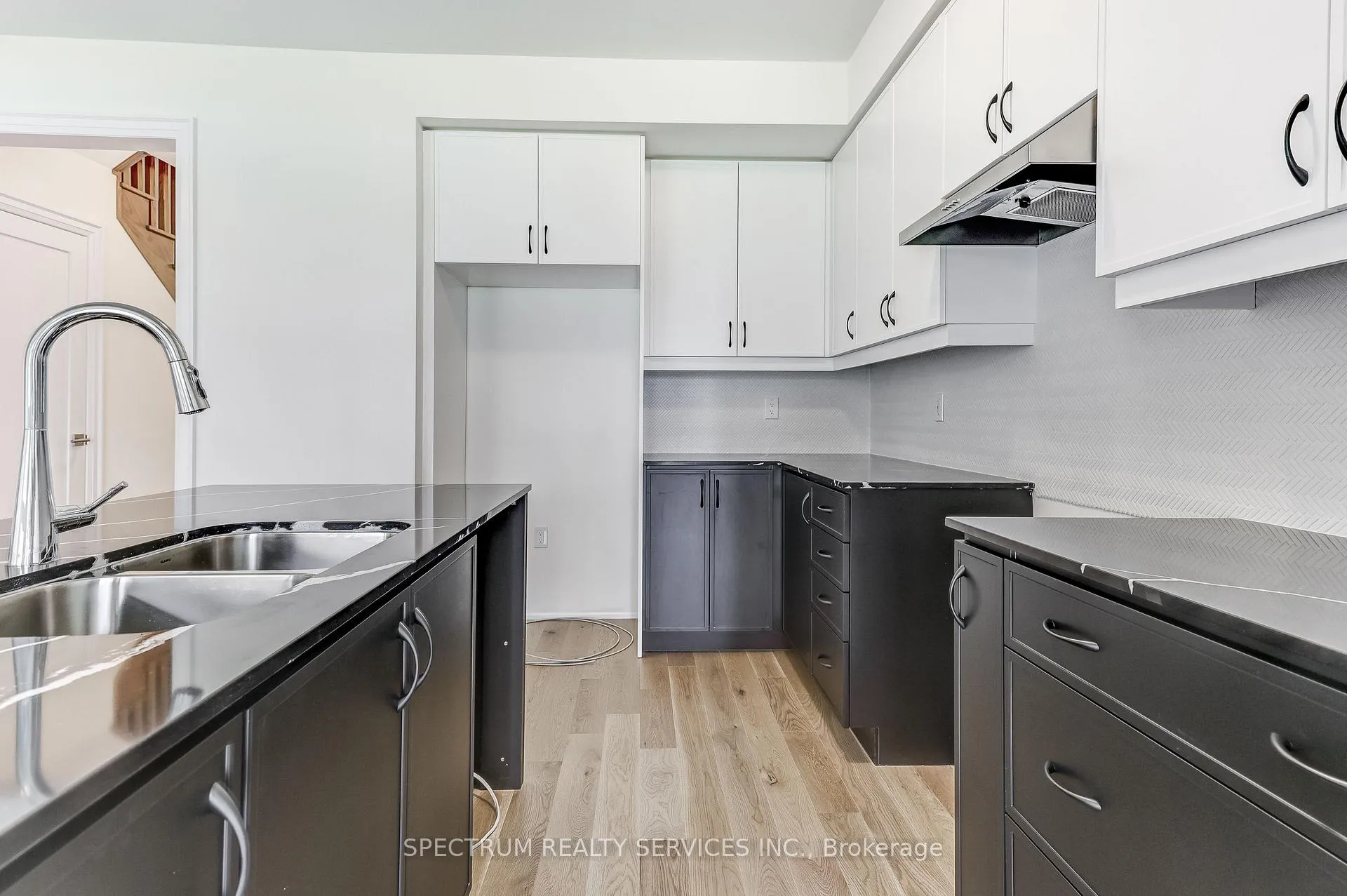 Photo 16 of 103 Adario Crescent, Vaughan, Vellore Village — HOMEH