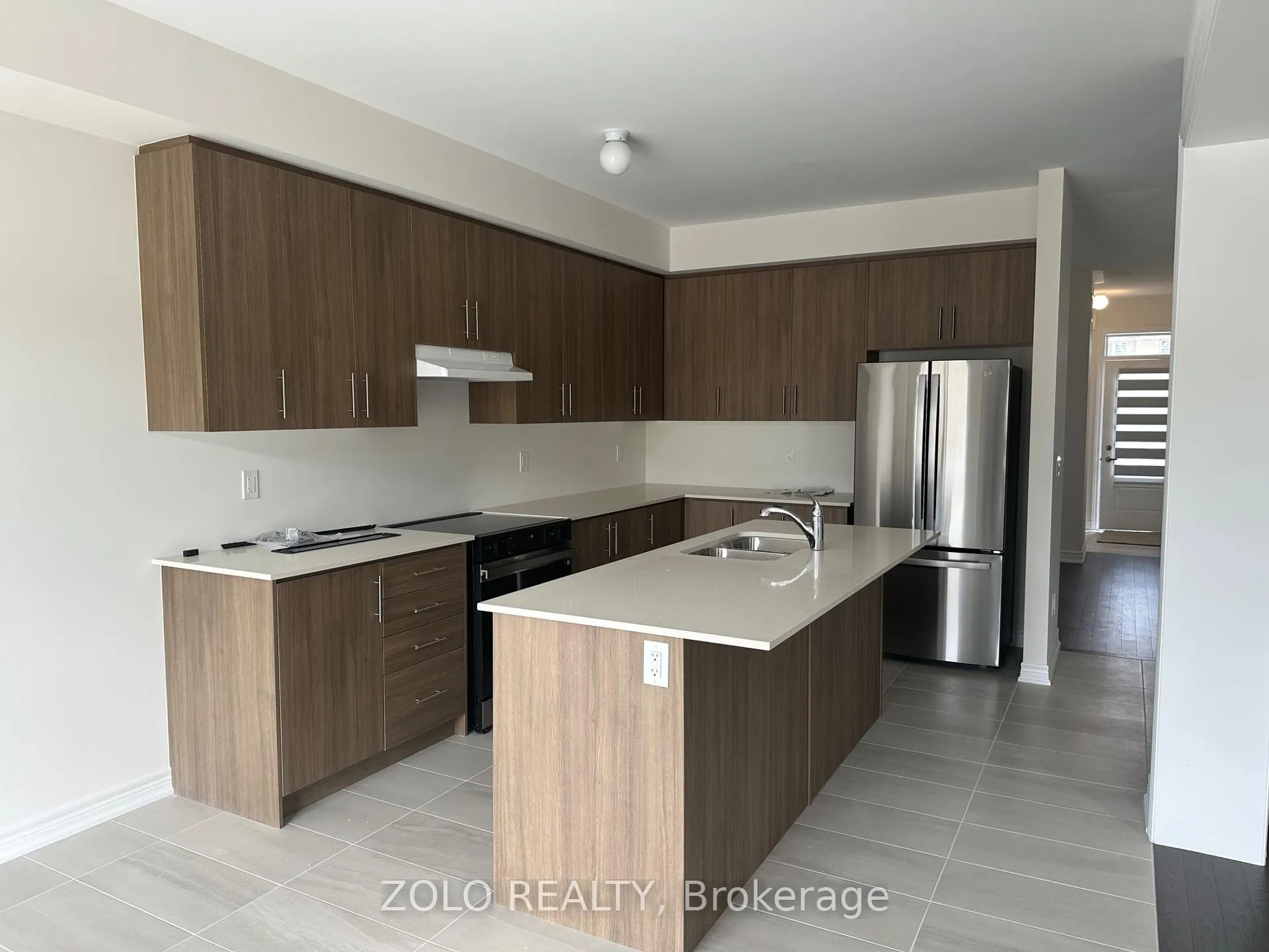 Photo 2 of 1386 Davis Loop, Innisfil, Lefroy — HOMEH