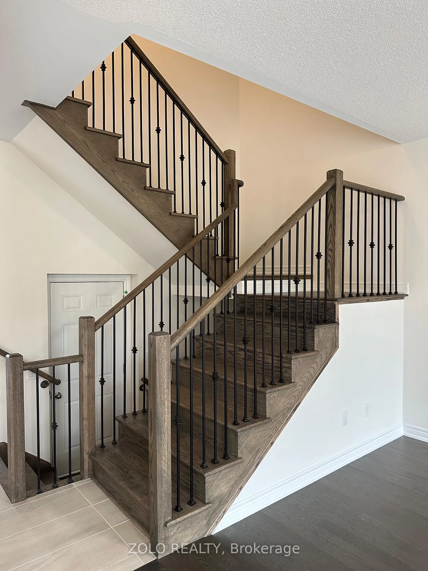Photo 6 of 1386 Davis Loop, Innisfil, Lefroy — HOMEH