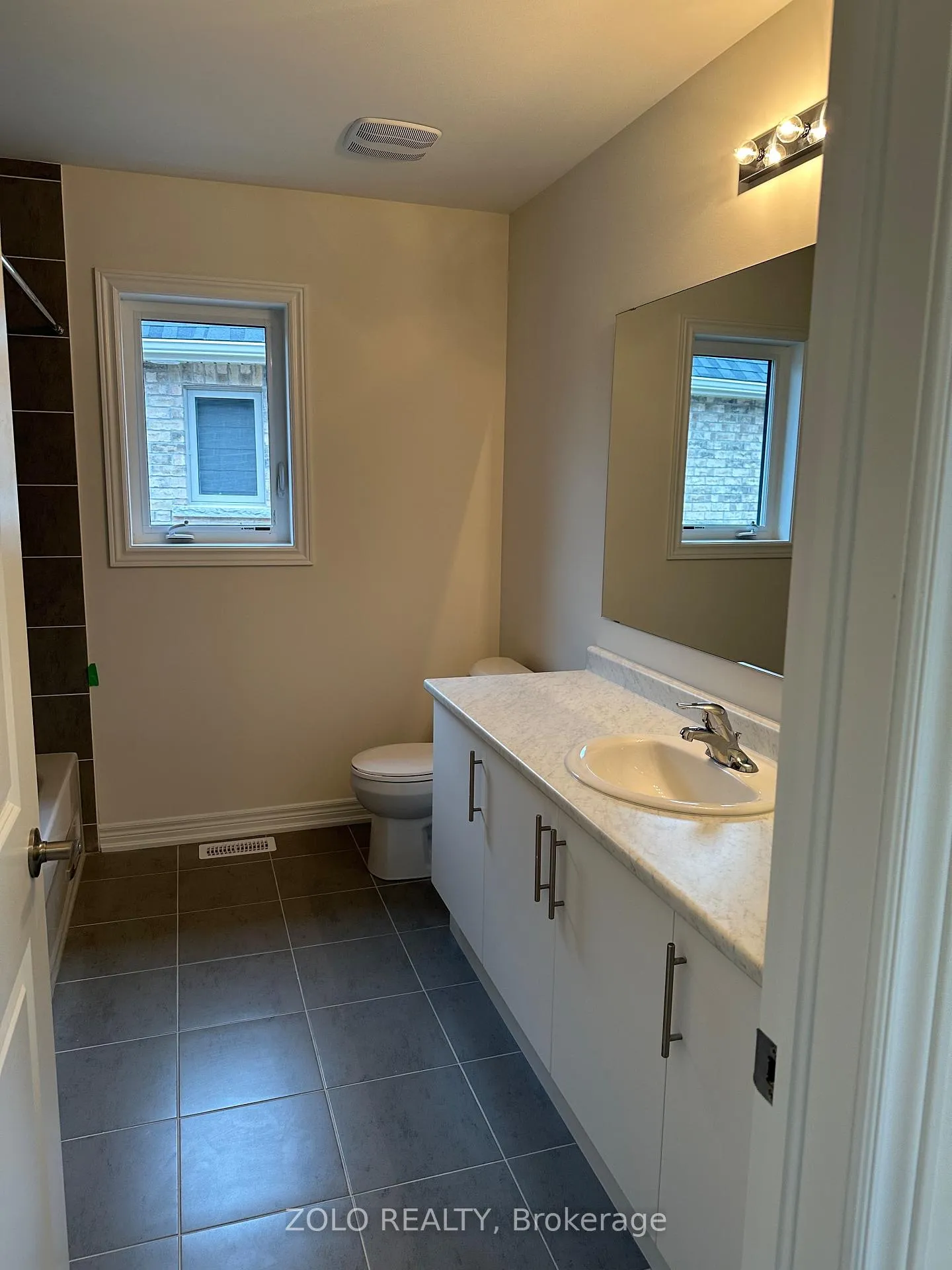 Photo 12 of 1386 Davis Loop, Innisfil, Lefroy — HOMEH