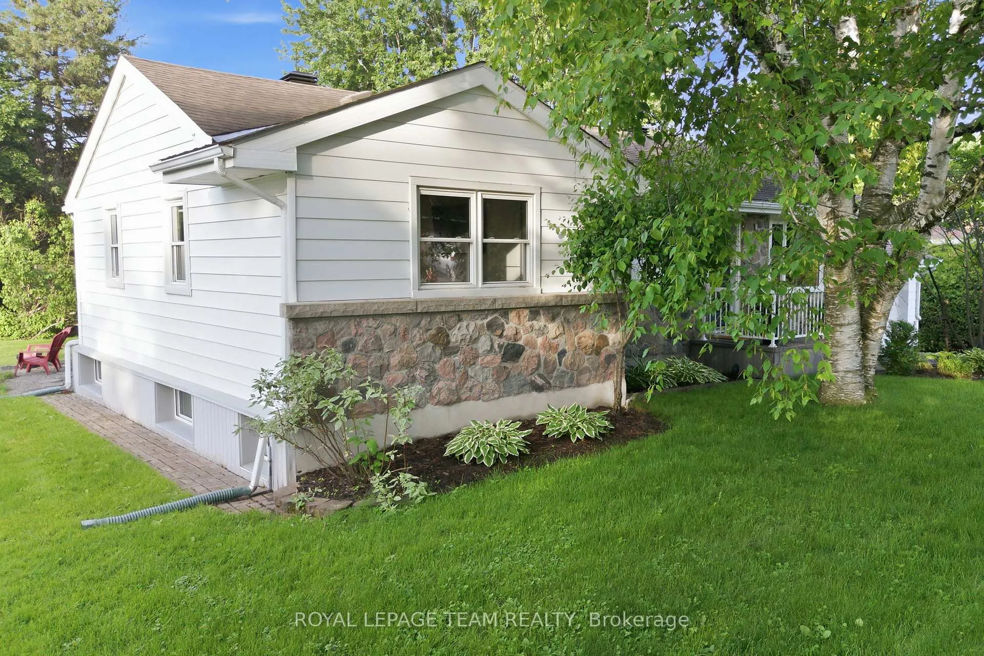 Photo 3 of 17 Arnold Drive, Ottawa, Arbeatha Park — HOMEH