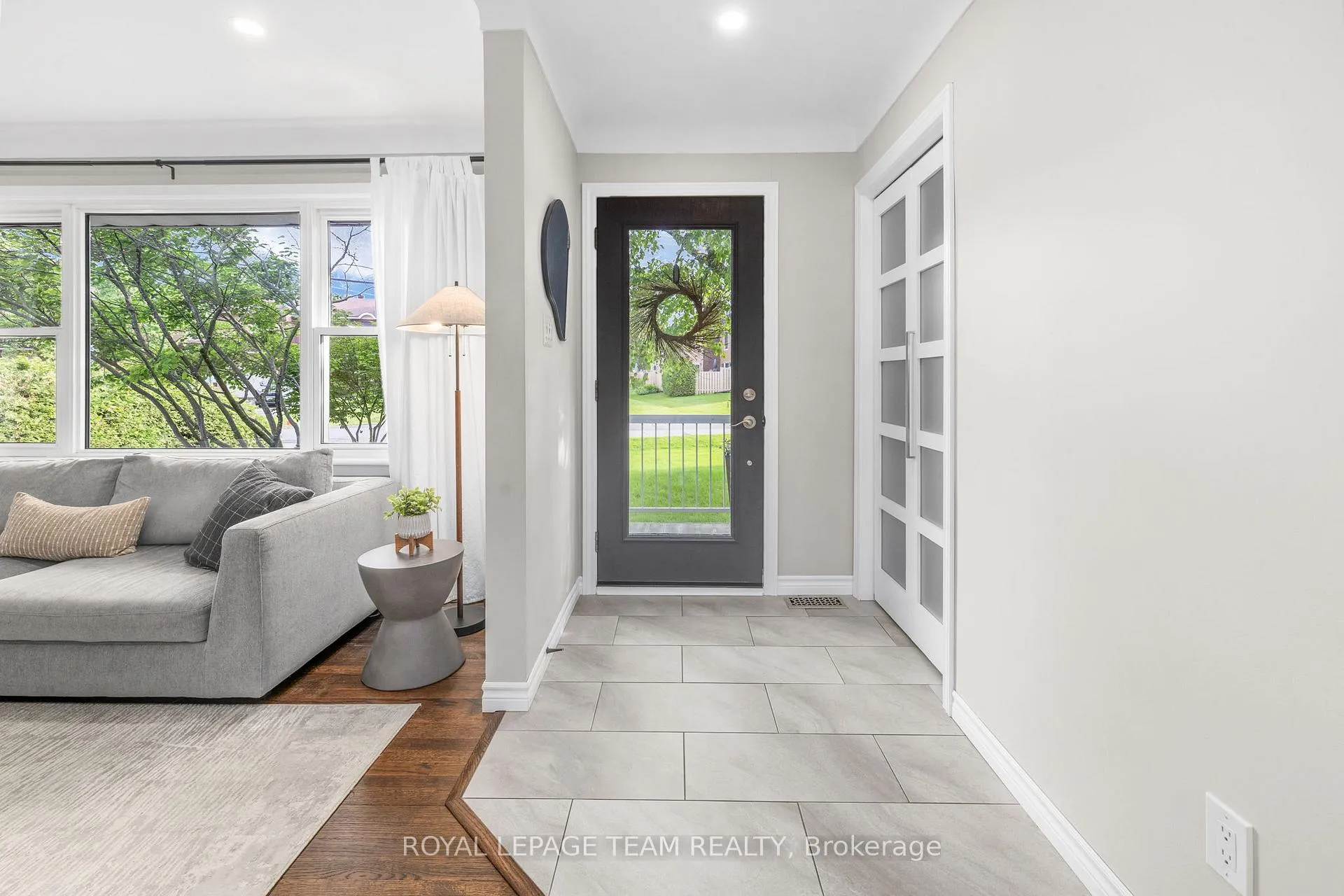 Photo 4 of 17 Arnold Drive, Ottawa, Arbeatha Park — HOMEH