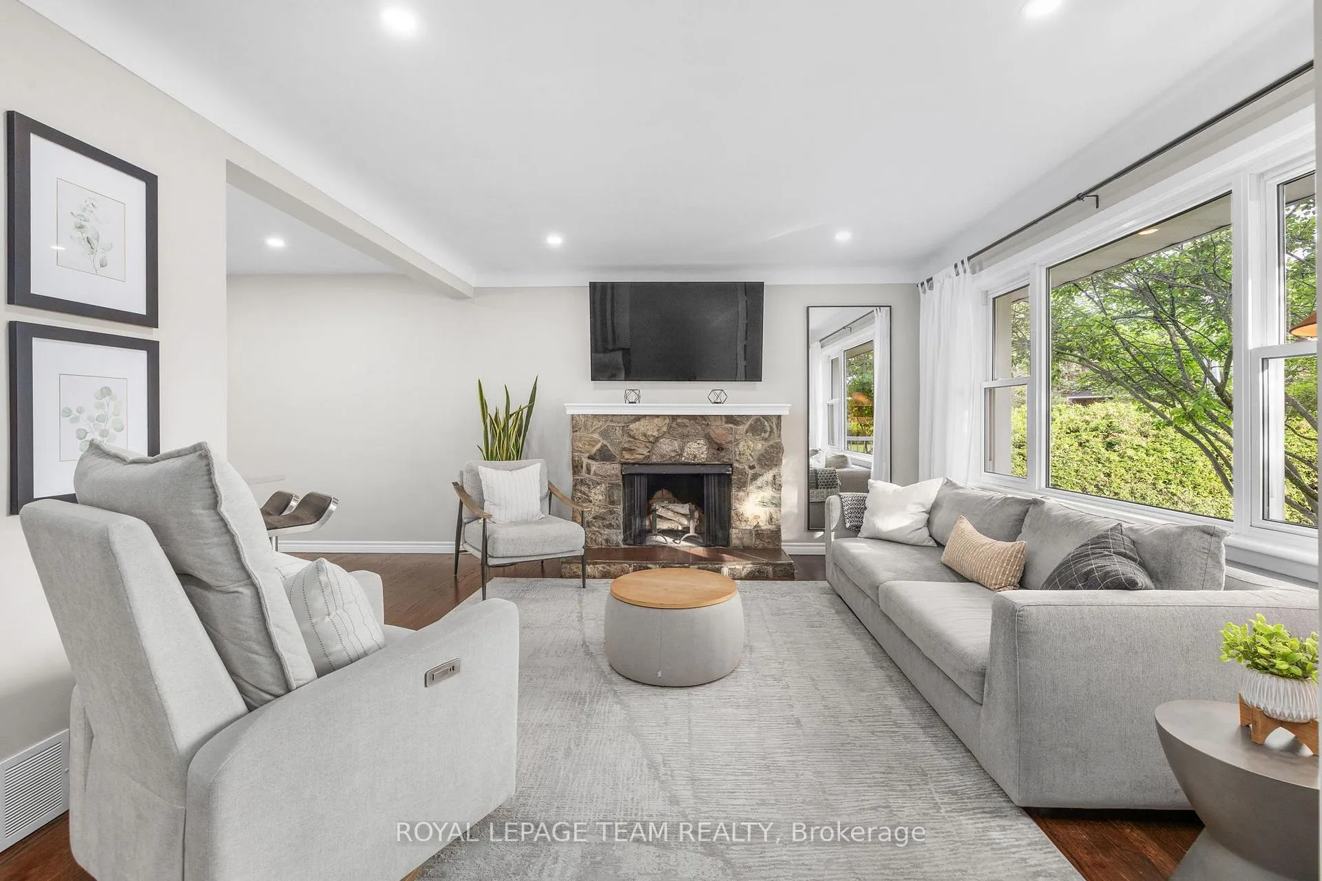 Photo 5 of 17 Arnold Drive, Ottawa, Arbeatha Park — HOMEH
