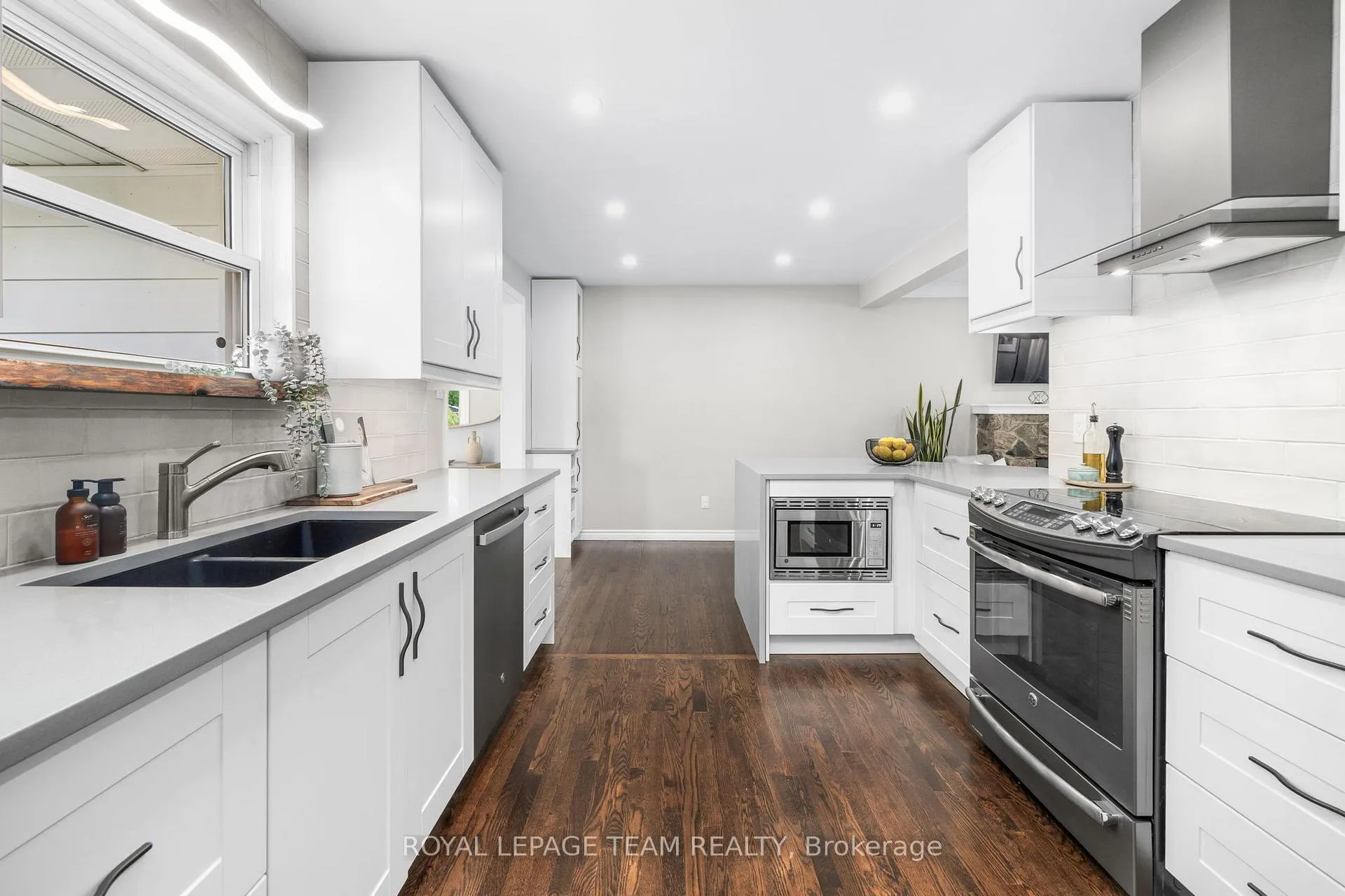 Photo 11 of 17 Arnold Drive, Ottawa, Arbeatha Park — HOMEH