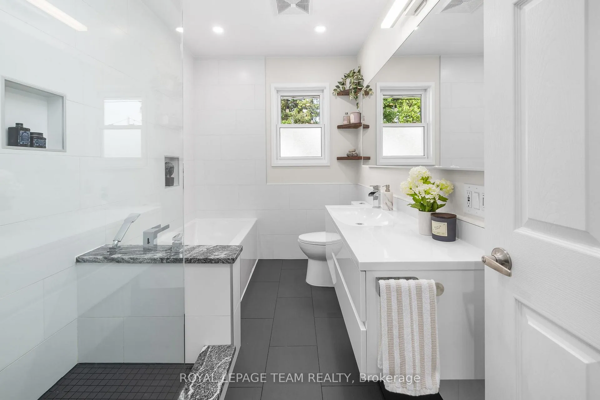 Photo 23 of 17 Arnold Drive, Ottawa, Arbeatha Park — HOMEH