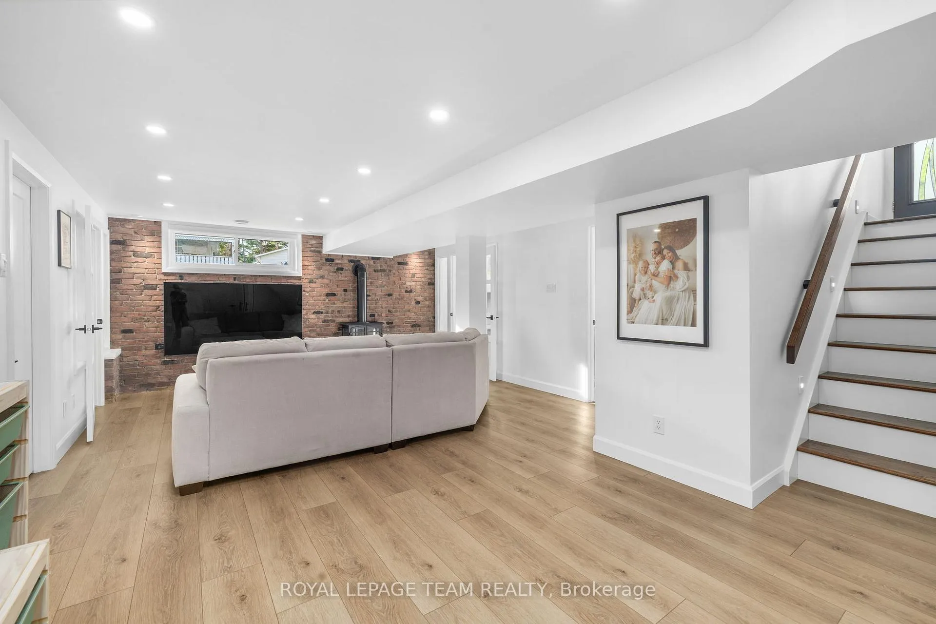 Photo 25 of 17 Arnold Drive, Ottawa, Arbeatha Park — HOMEH