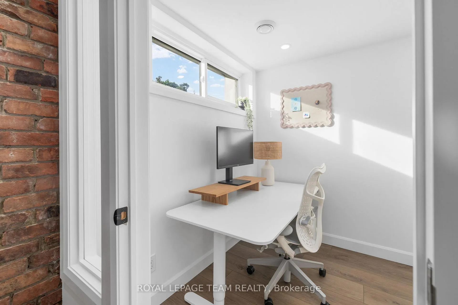 Photo 29 of 17 Arnold Drive, Ottawa, Arbeatha Park — HOMEH