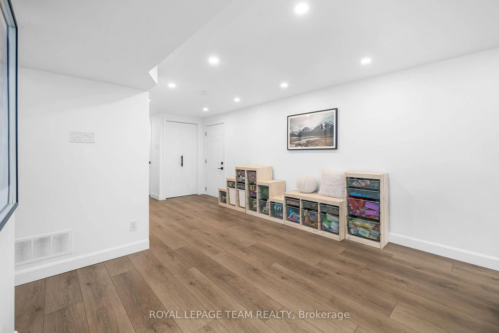Photo 32 of 17 Arnold Drive, Ottawa, Arbeatha Park — HOMEH
