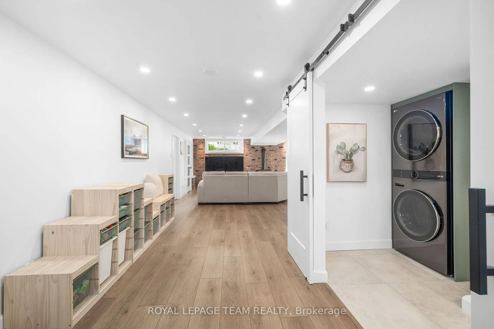 Photo 33 of 17 Arnold Drive, Ottawa, Arbeatha Park — HOMEH