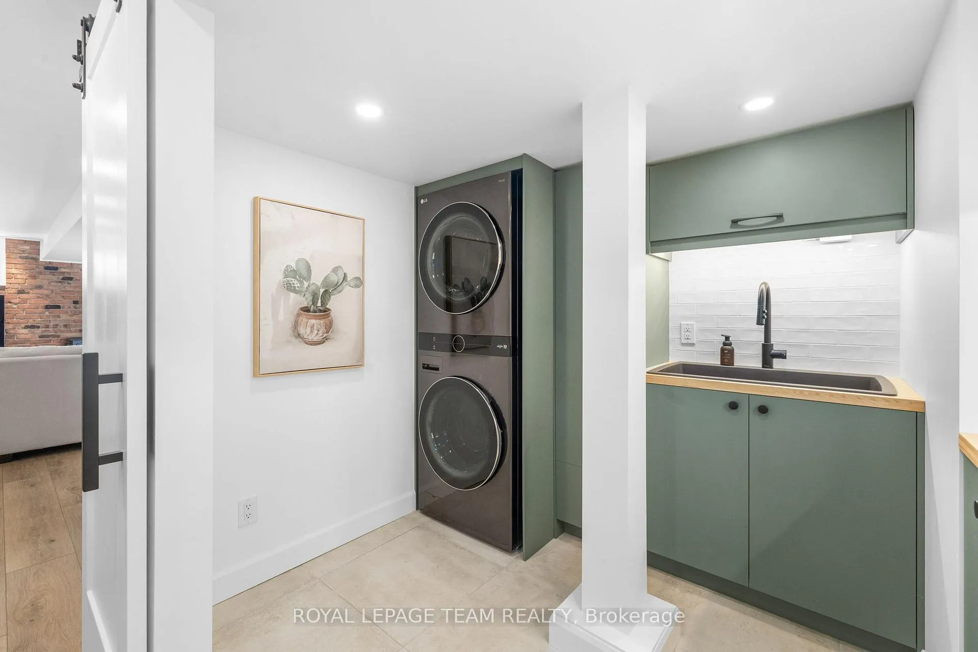 Photo 35 of 17 Arnold Drive, Ottawa, Arbeatha Park — HOMEH