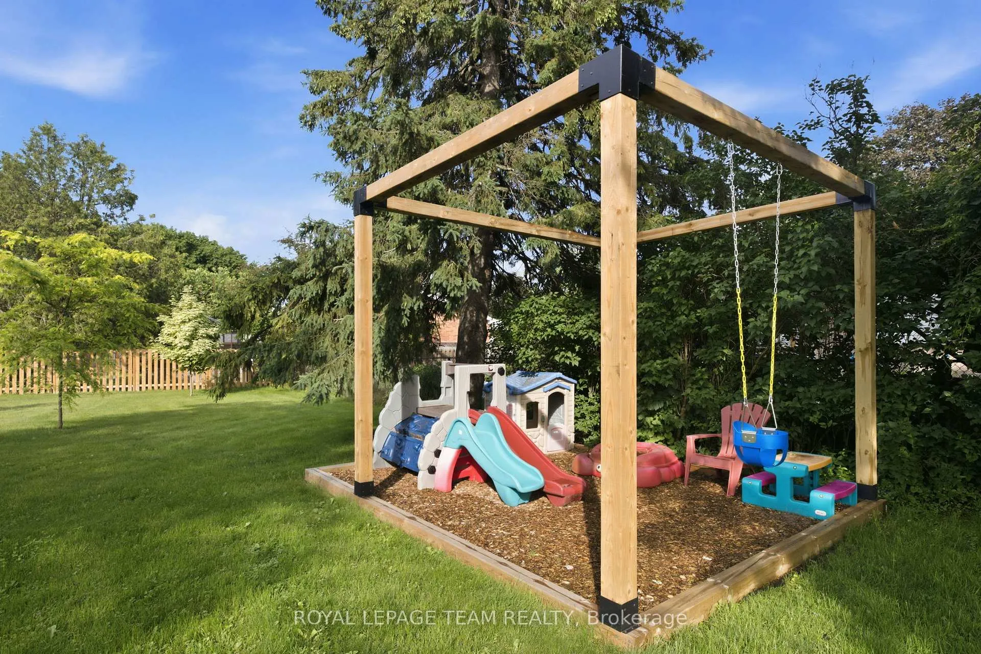 Photo 45 of 17 Arnold Drive, Ottawa, Arbeatha Park — HOMEH