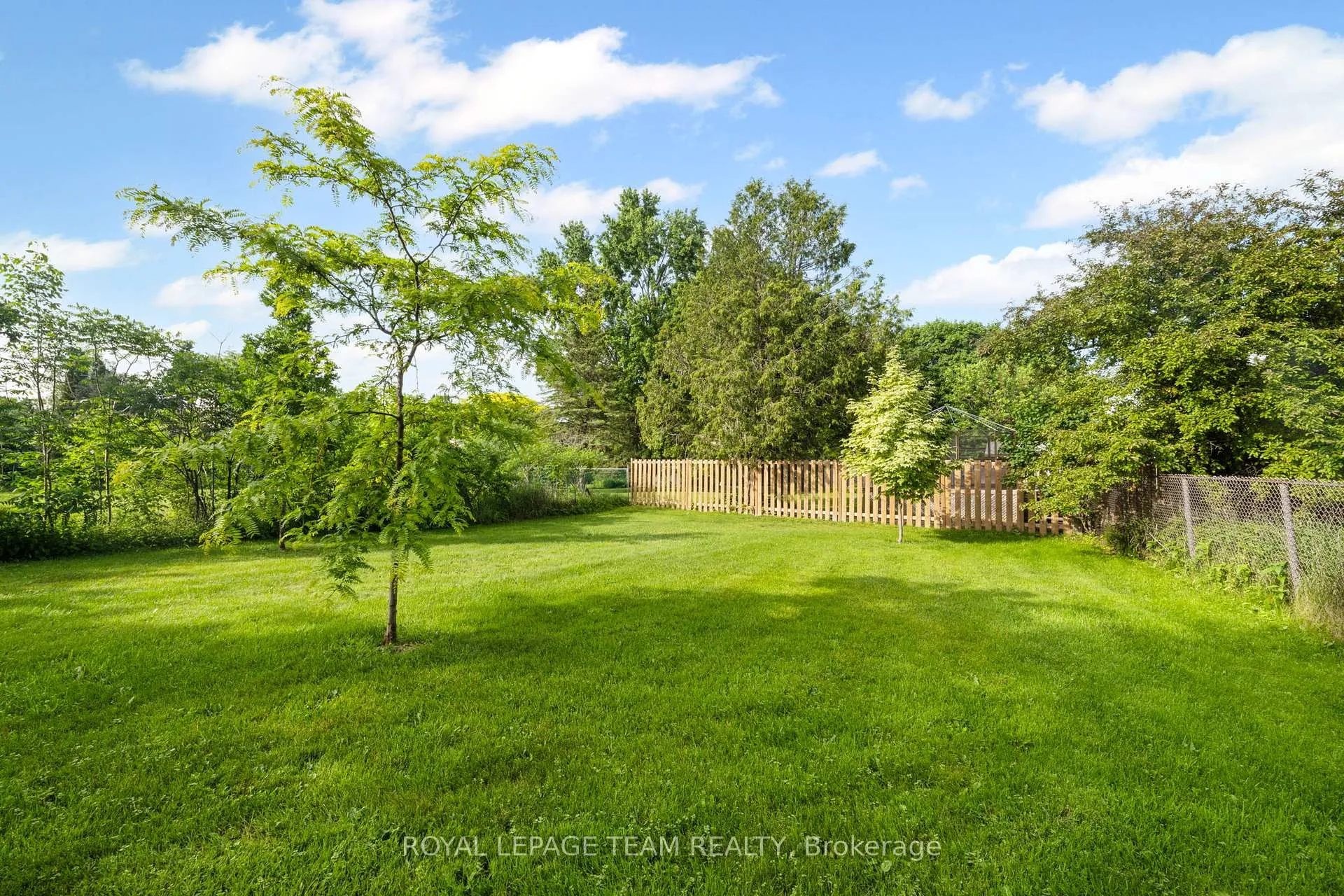 Photo 46 of 17 Arnold Drive, Ottawa, Arbeatha Park — HOMEH