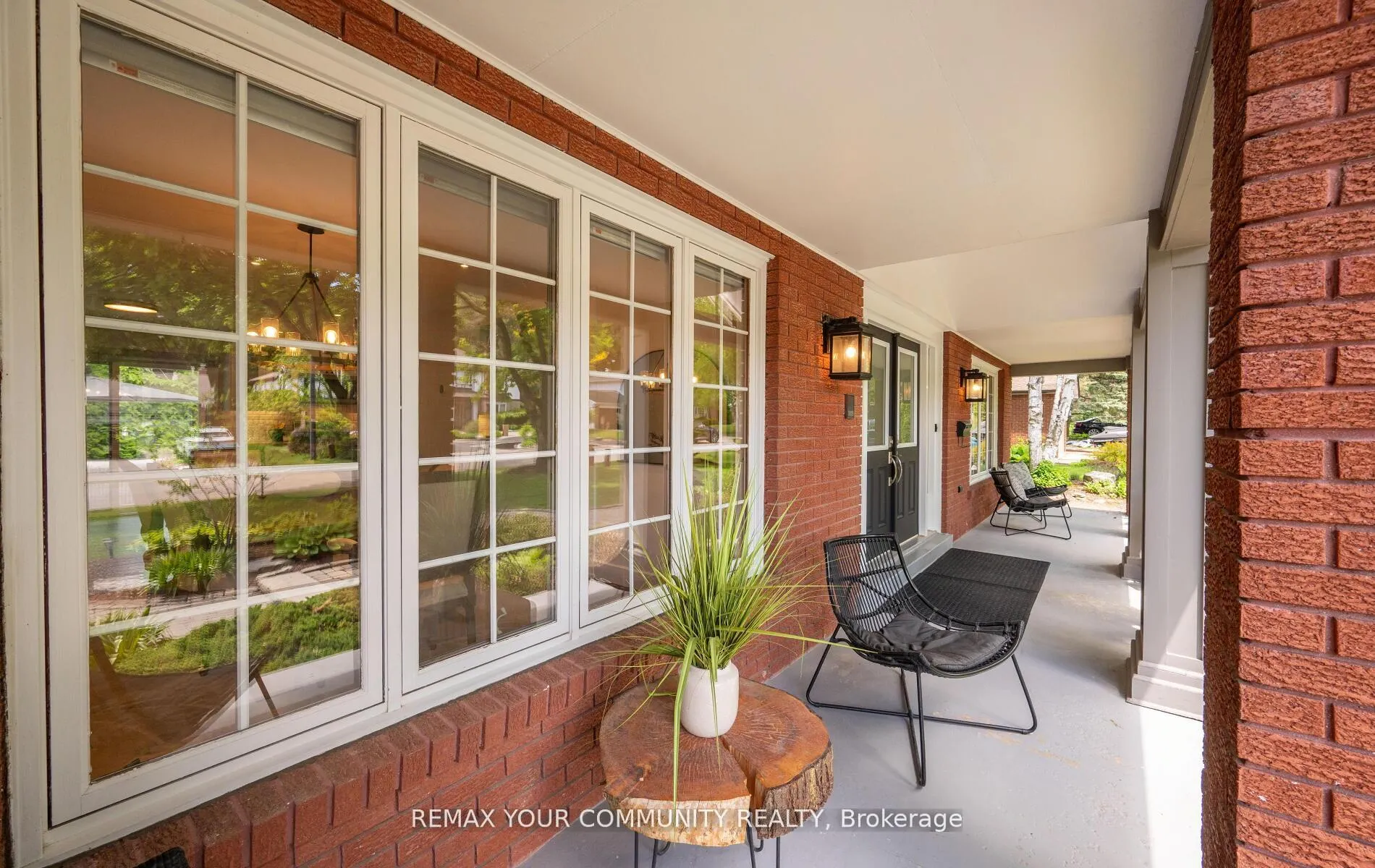 Photo 5 of 24 Hawthorne Lane, Aurora, Aurora Village — HOMEH