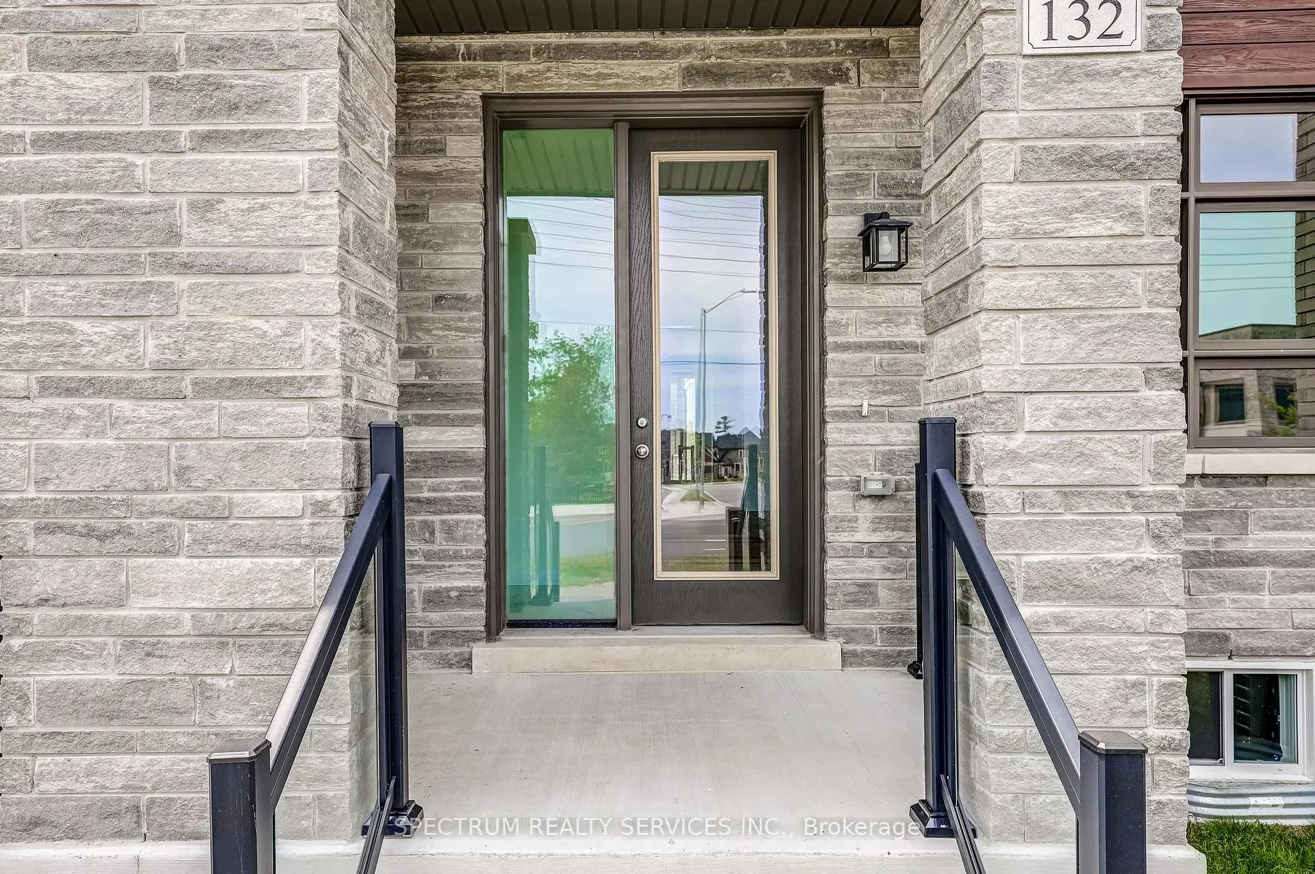 Photo 5 of 132 Adario Crescent, Vaughan, Vellore Village — HOMEH