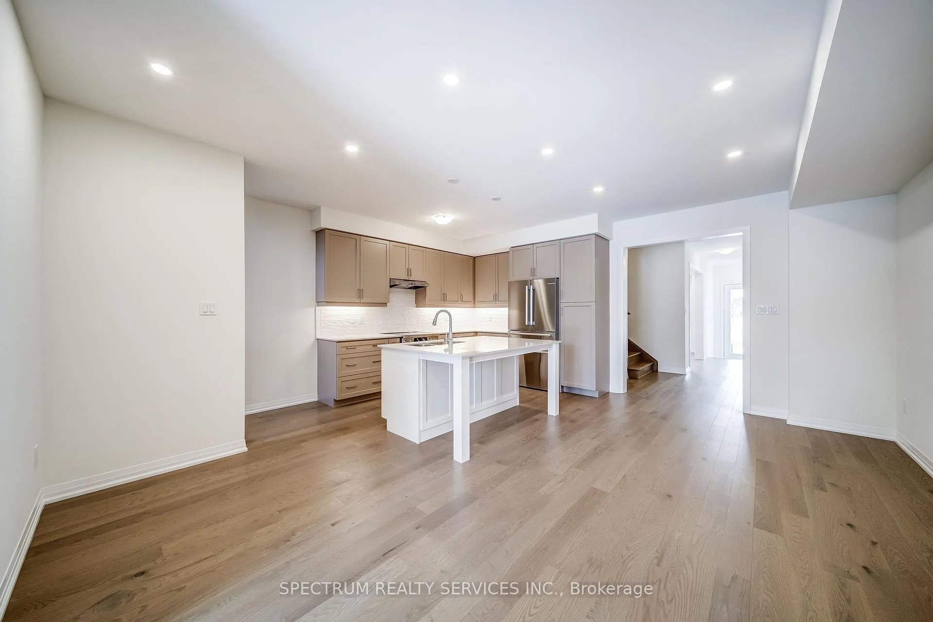 Photo 7 of 132 Adario Crescent, Vaughan, Vellore Village — HOMEH