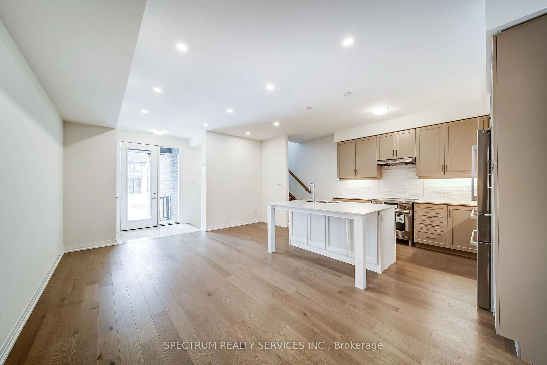 Photo 8 of 132 Adario Crescent, Vaughan, Vellore Village — HOMEH