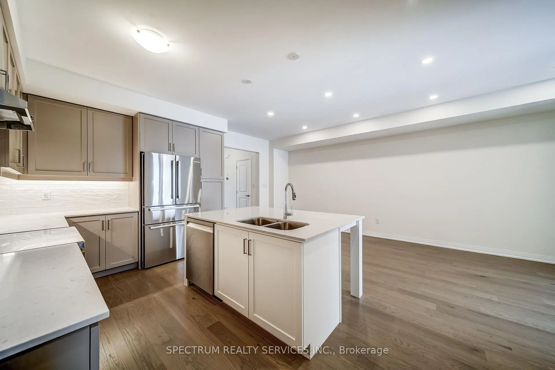 Photo 11 of 132 Adario Crescent, Vaughan, Vellore Village — HOMEH