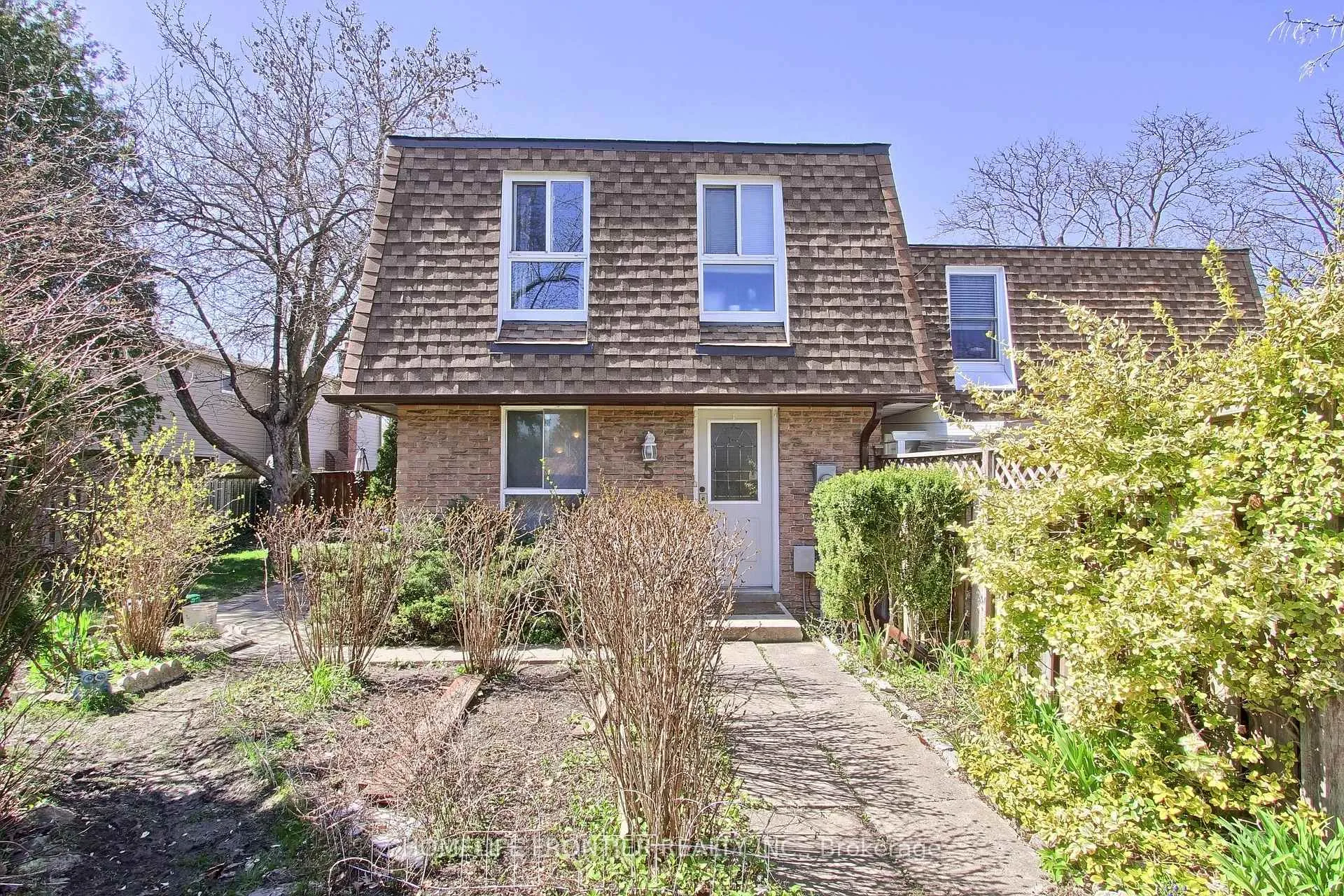 Photo 3 of 5 Penwick Crescent, Richmond Hill, North Richvale — HOMEH
