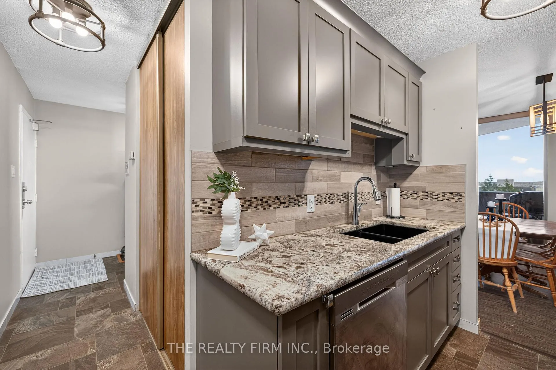 Photo 6 of Unit 705, 1103 Jalna Boulevard, London, South X — HOMEH