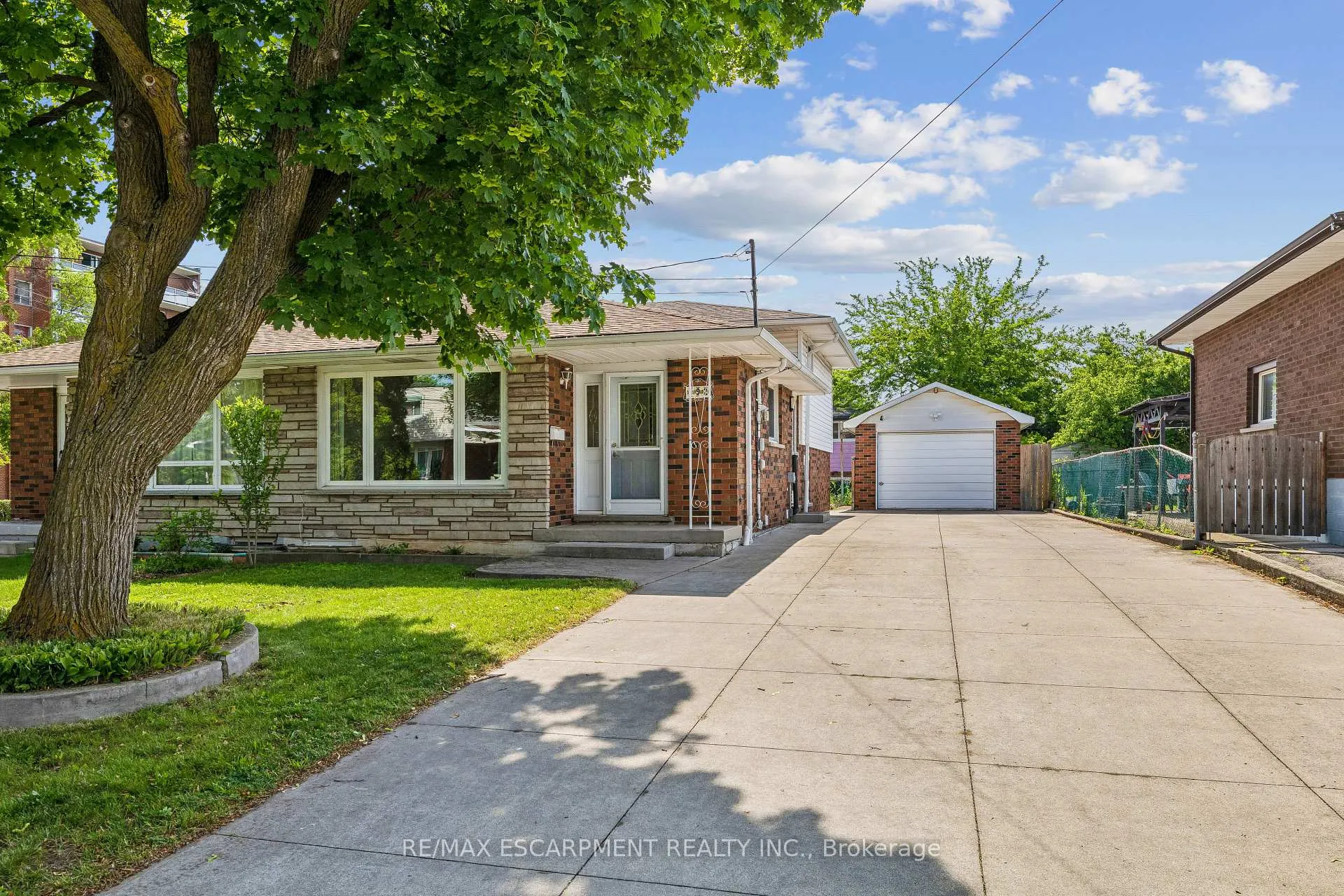 Photo 1 of 192 Oakland Drive, Hamilton, Kentley — HOMEH