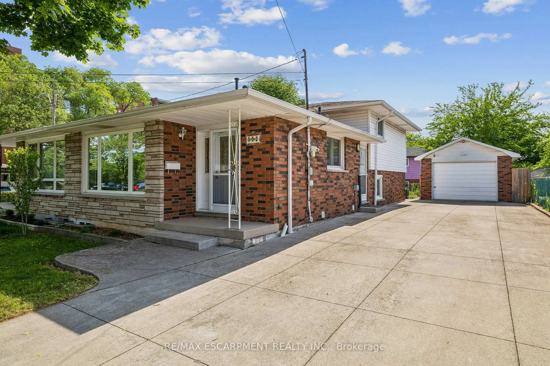 Photo 2 of 192 Oakland Drive, Hamilton, Kentley — HOMEH