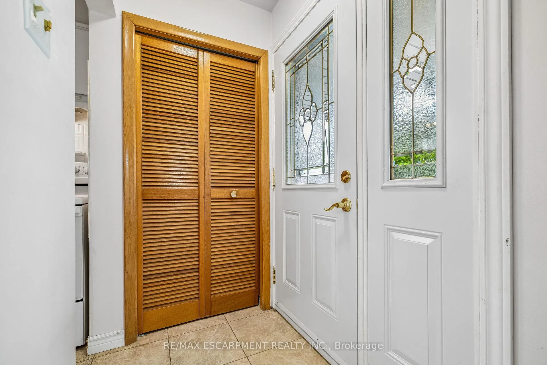 Photo 3 of 192 Oakland Drive, Hamilton, Kentley — HOMEH