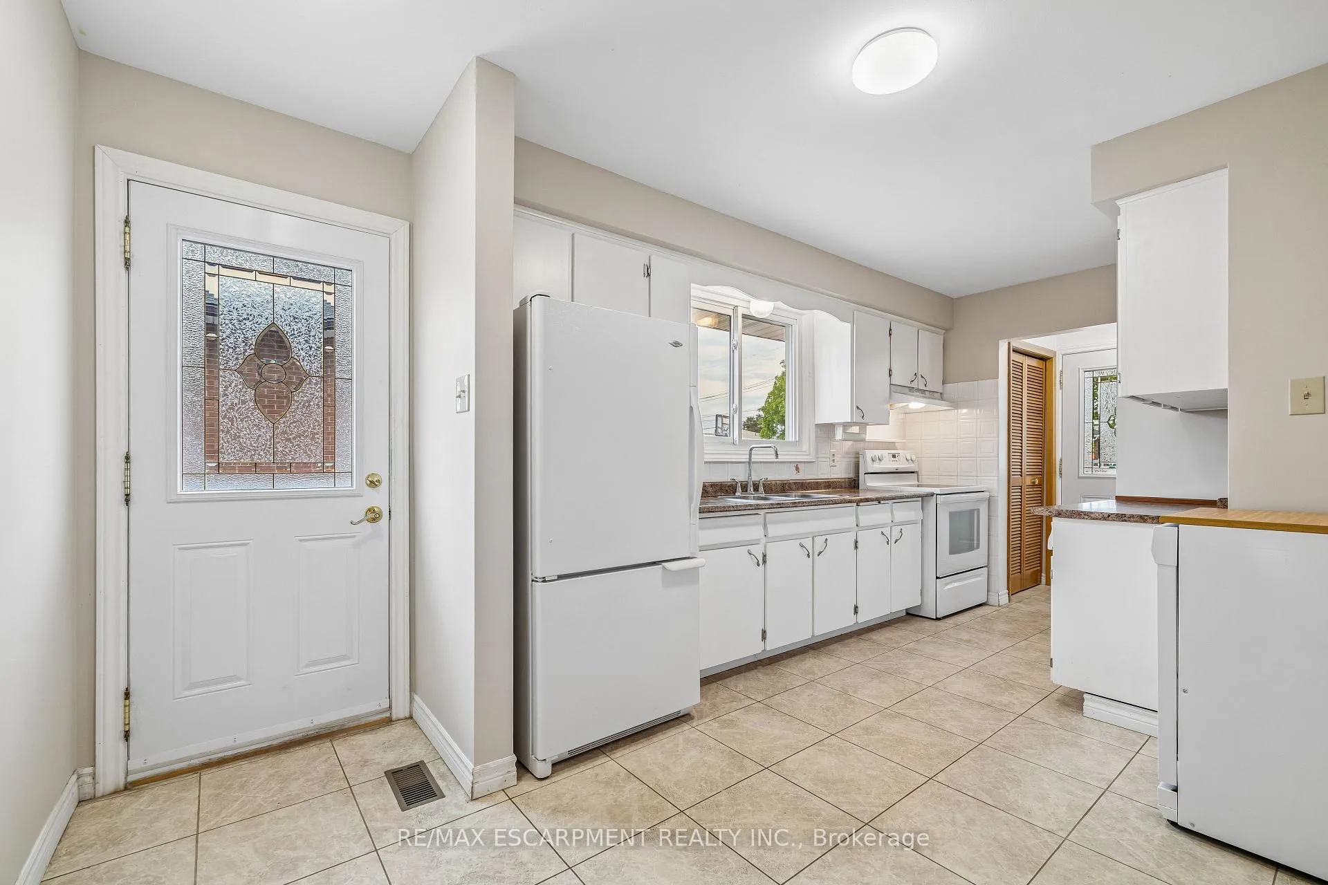 Photo 7 of 192 Oakland Drive, Hamilton, Kentley — HOMEH