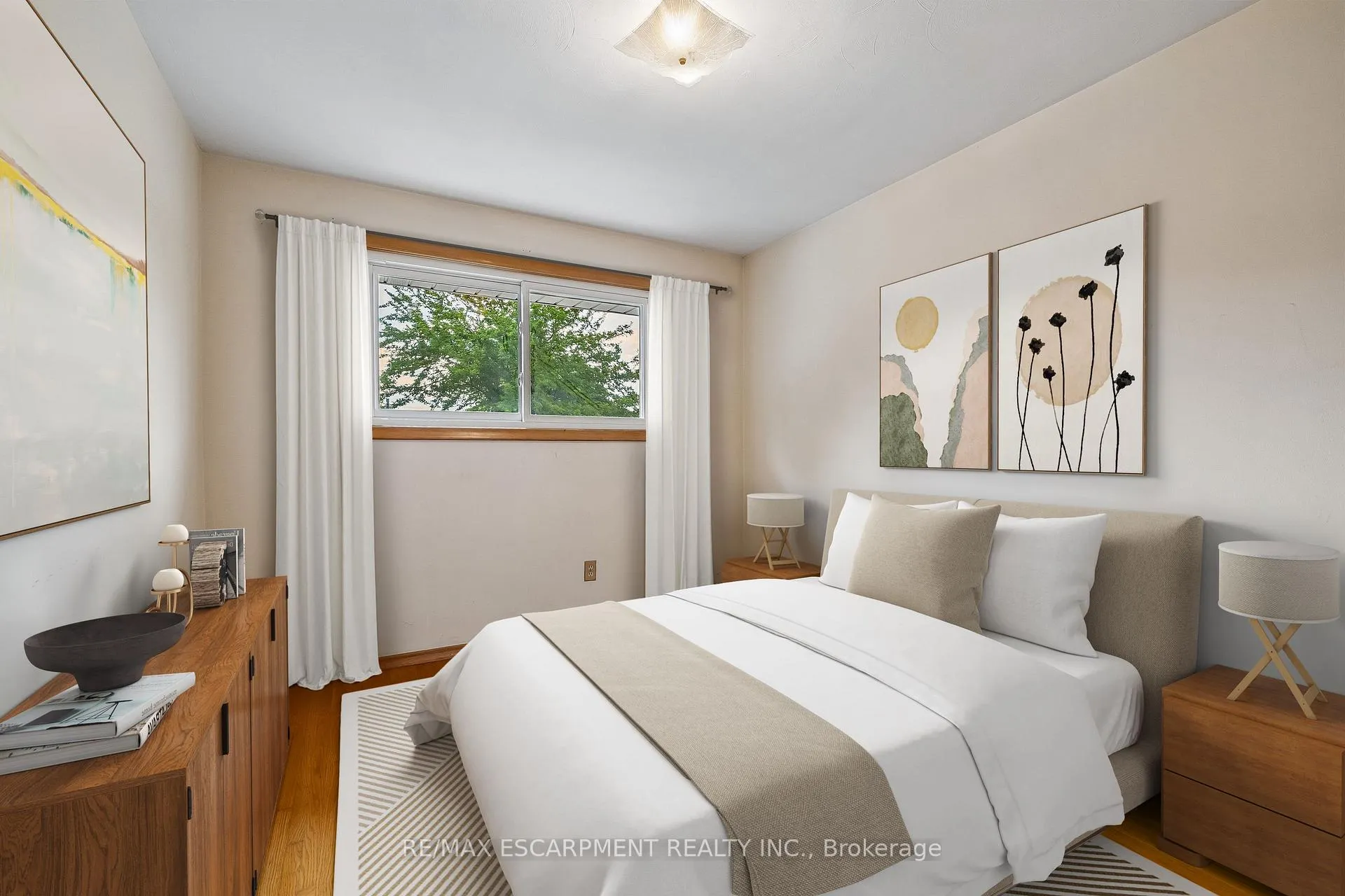 Photo 11 of 192 Oakland Drive, Hamilton, Kentley — HOMEH