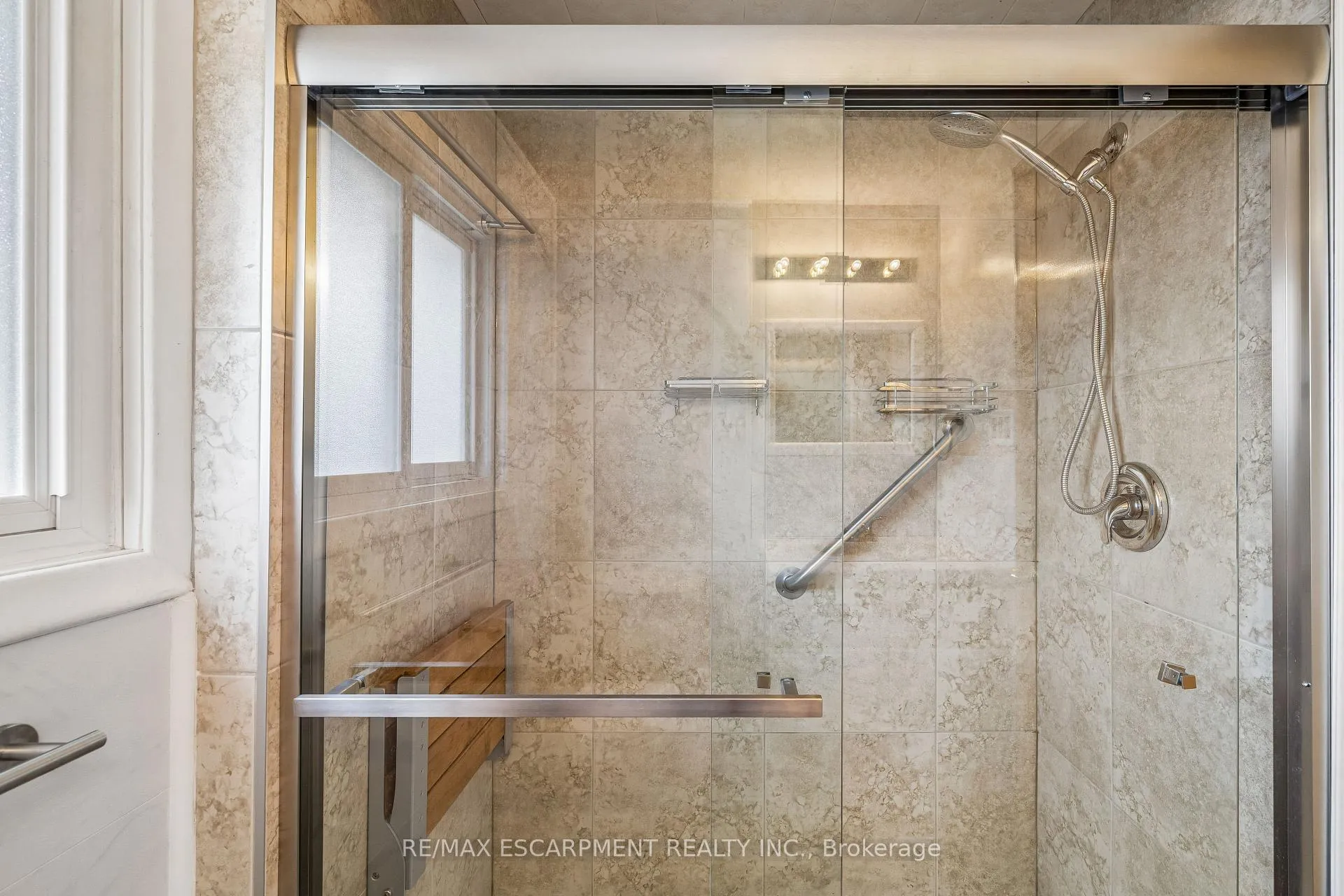 Photo 13 of 192 Oakland Drive, Hamilton, Kentley — HOMEH